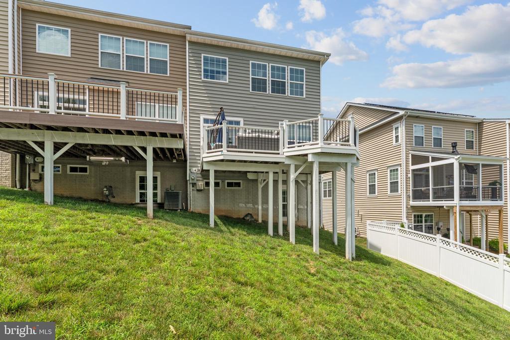 Fredericksburg, Virginia, 22401, United States, 4 Bedrooms Bedrooms, ,4 BathroomsBathrooms,Residential,For Sale,1827439