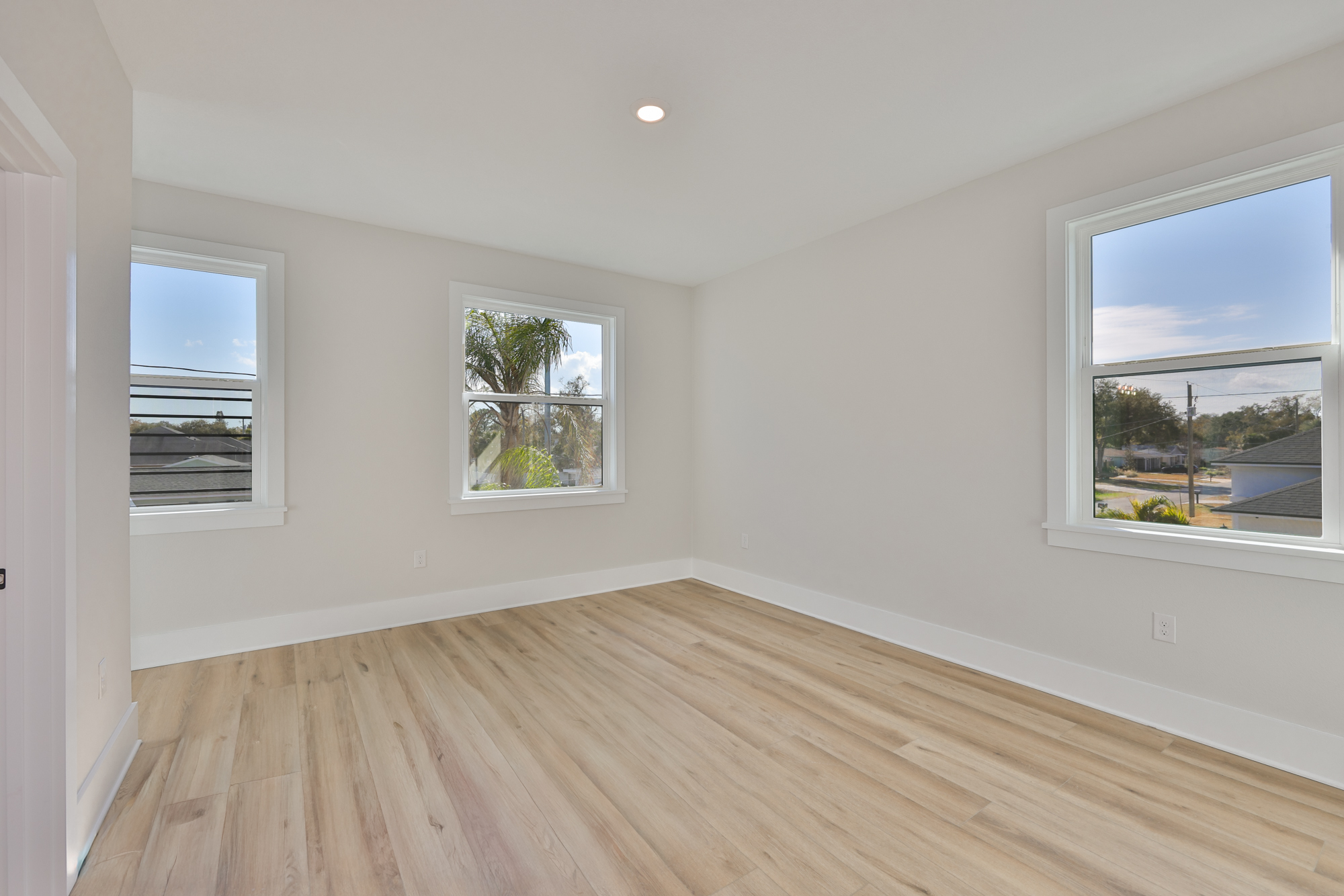 Tampa, Florida, 33611, United States, 5 Bedrooms Bedrooms, ,4 BathroomsBathrooms,Residential,For Sale,1992381