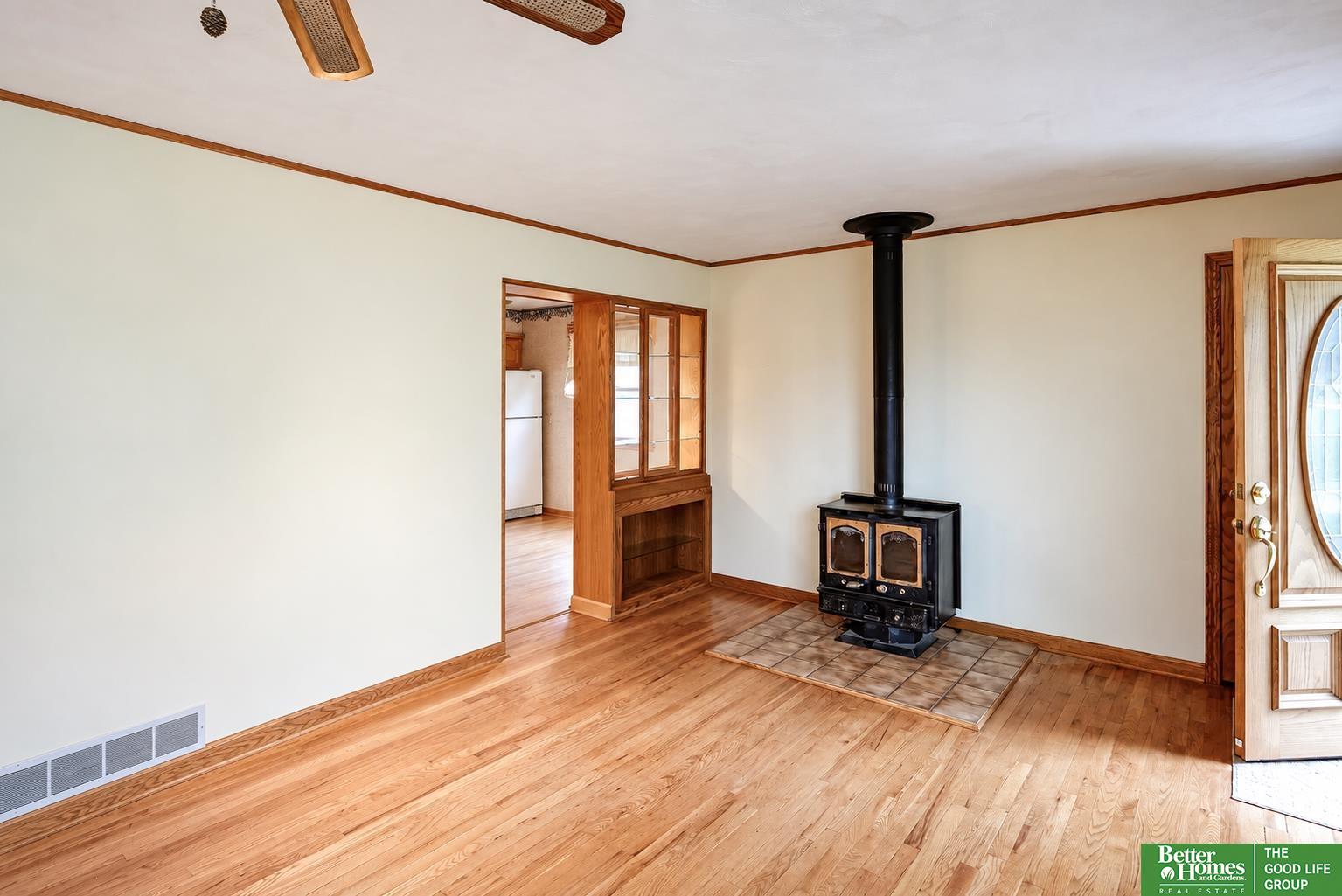 Nicholas St, Omaha, NE 68114