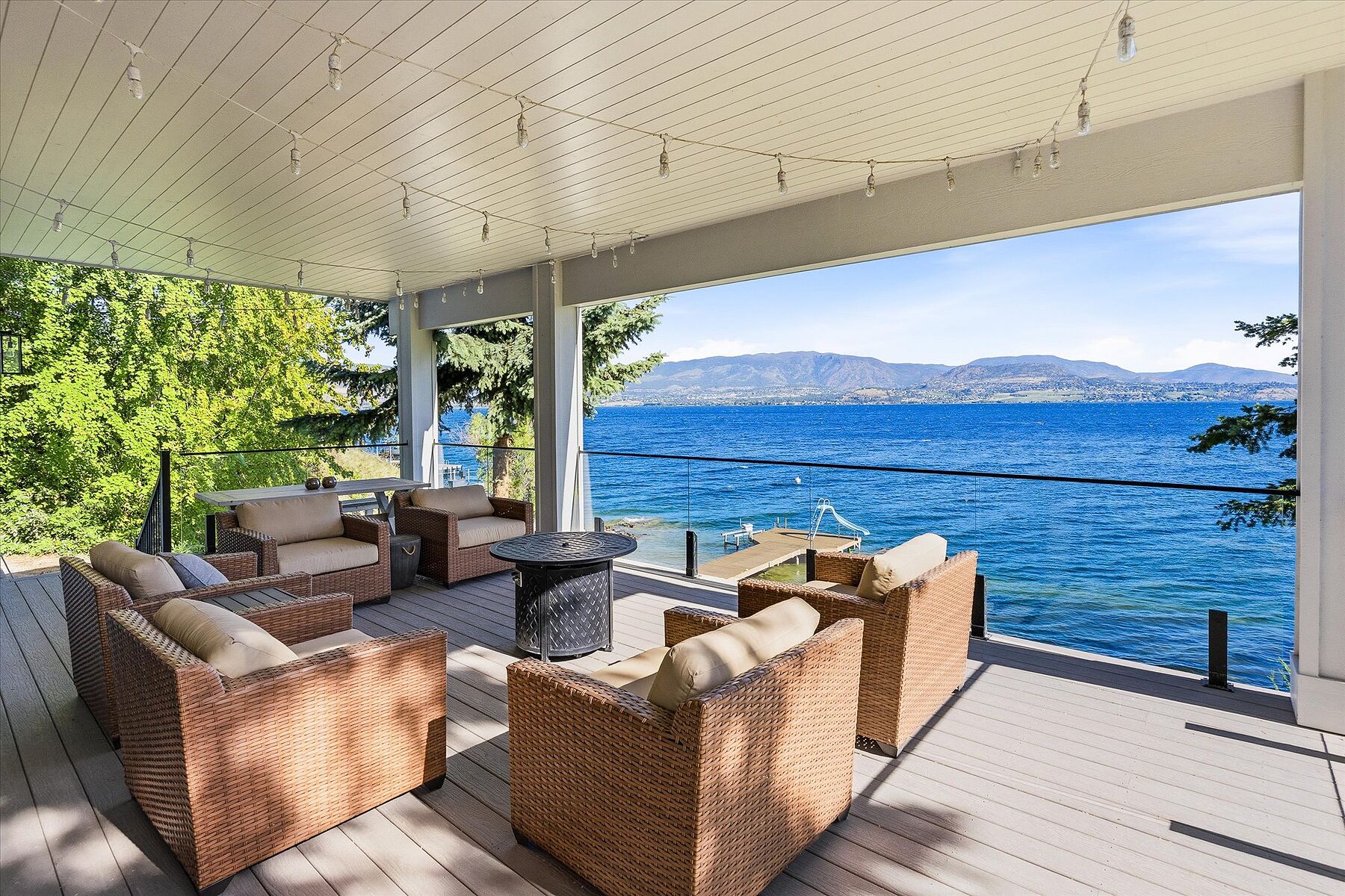  Stunning Home with Privacy - 物件實景