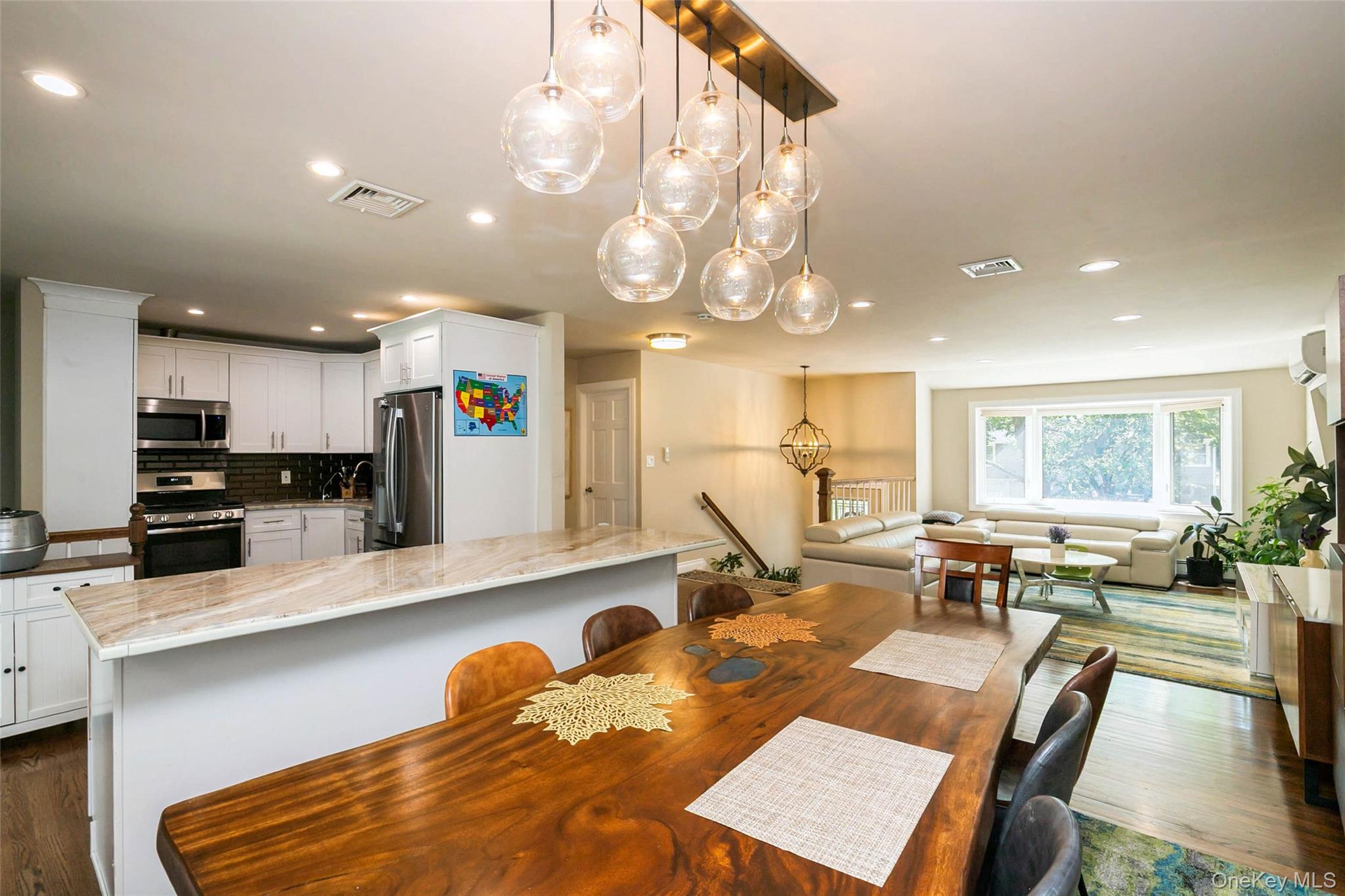Commack, New York, 11725, United States, 6 Bedrooms Bedrooms, ,3 BathroomsBathrooms,Residential,For Sale,1917950