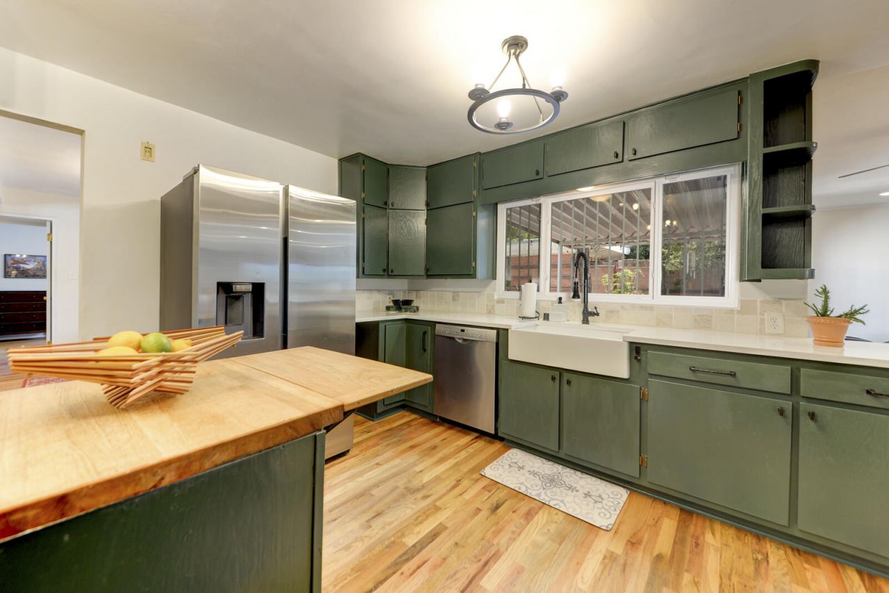 Albuquerque, New Mexico, 87108, United States, 3 Bedrooms Bedrooms, ,4 BathroomsBathrooms,Residential,For Sale,1903433
