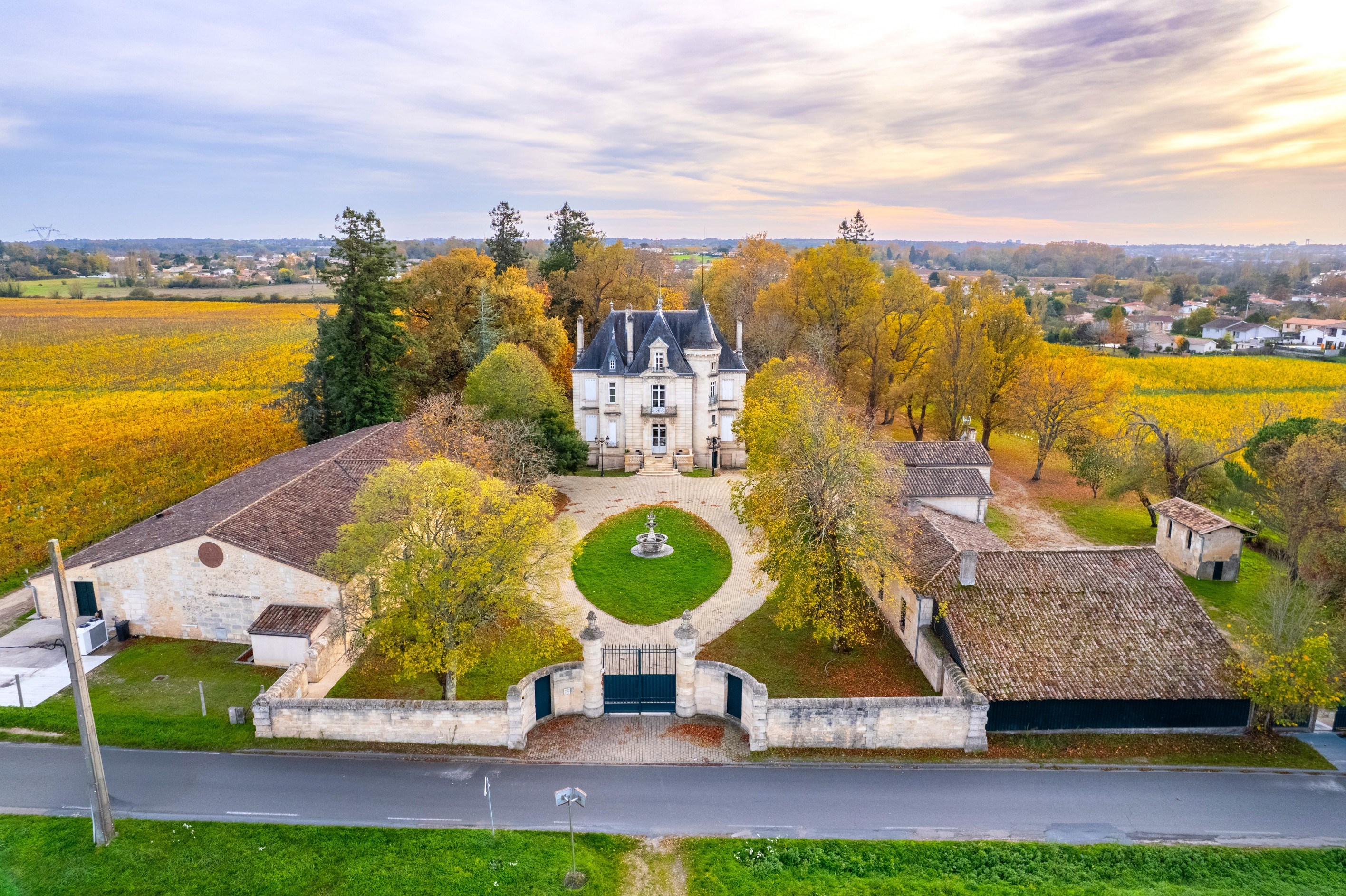  EXCLUSIVE - RARE - CHATEAU & VINEYARDS ON THE OUTSKIRTS OF BORDEAUX - 物件實景