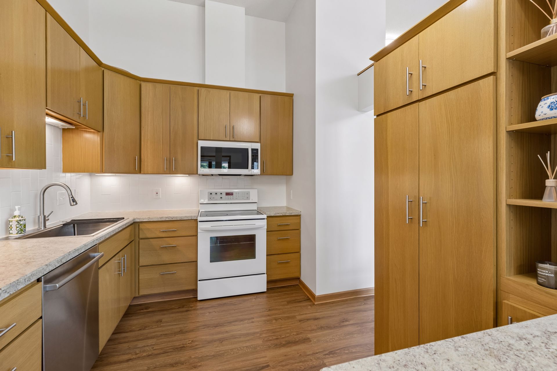  Effortless Townhome Living Near Parks and Dining - 物件實景
