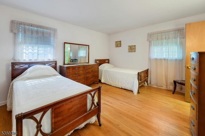 Springfield Twp., New Jersey, 07081, United States, 3 Bedrooms Bedrooms, ,3 BathroomsBathrooms,Residential,For Sale,1924750