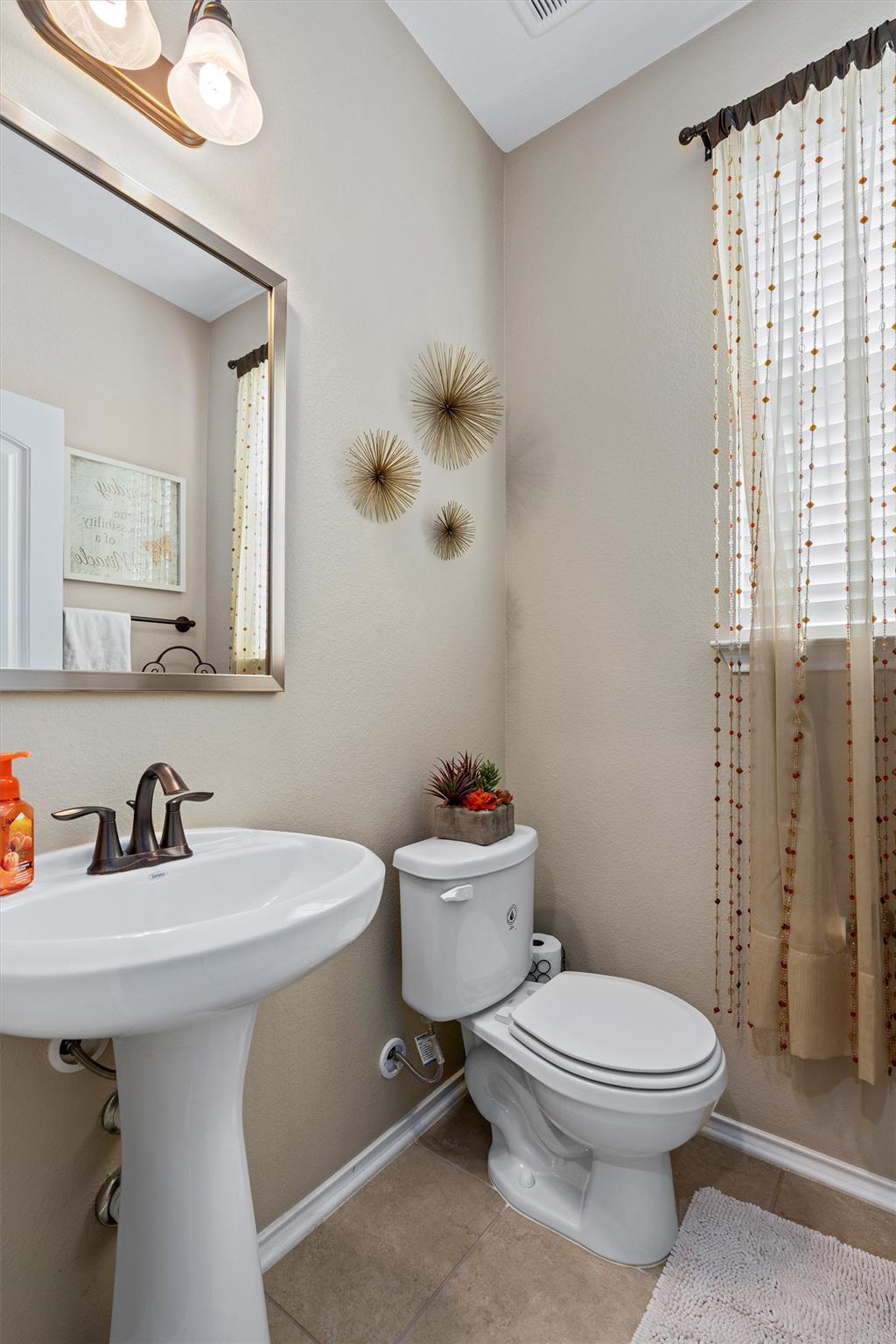 Austin, Texas, 78744, United States, 5 Bedrooms Bedrooms, ,4 BathroomsBathrooms,Residential,For Sale,1975896