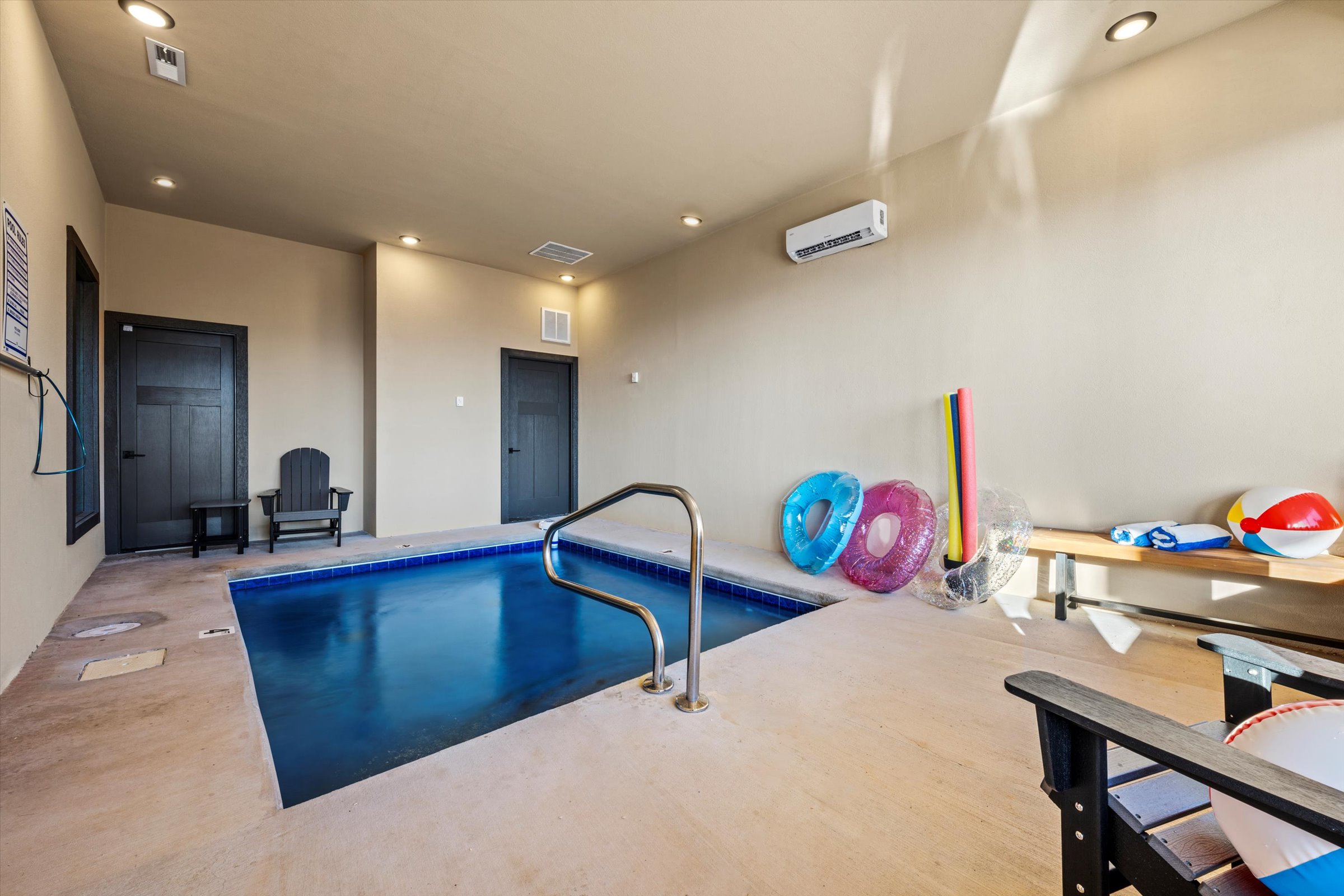 Sevierville, Tennessee, 37876, United States, 5 Bedrooms Bedrooms, ,6 BathroomsBathrooms,Residential,For Sale,1975935