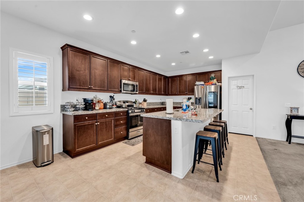 Victorville, California, 92394, United States, 5 Bedrooms Bedrooms, ,4 BathroomsBathrooms,Residential,For Sale,2048020