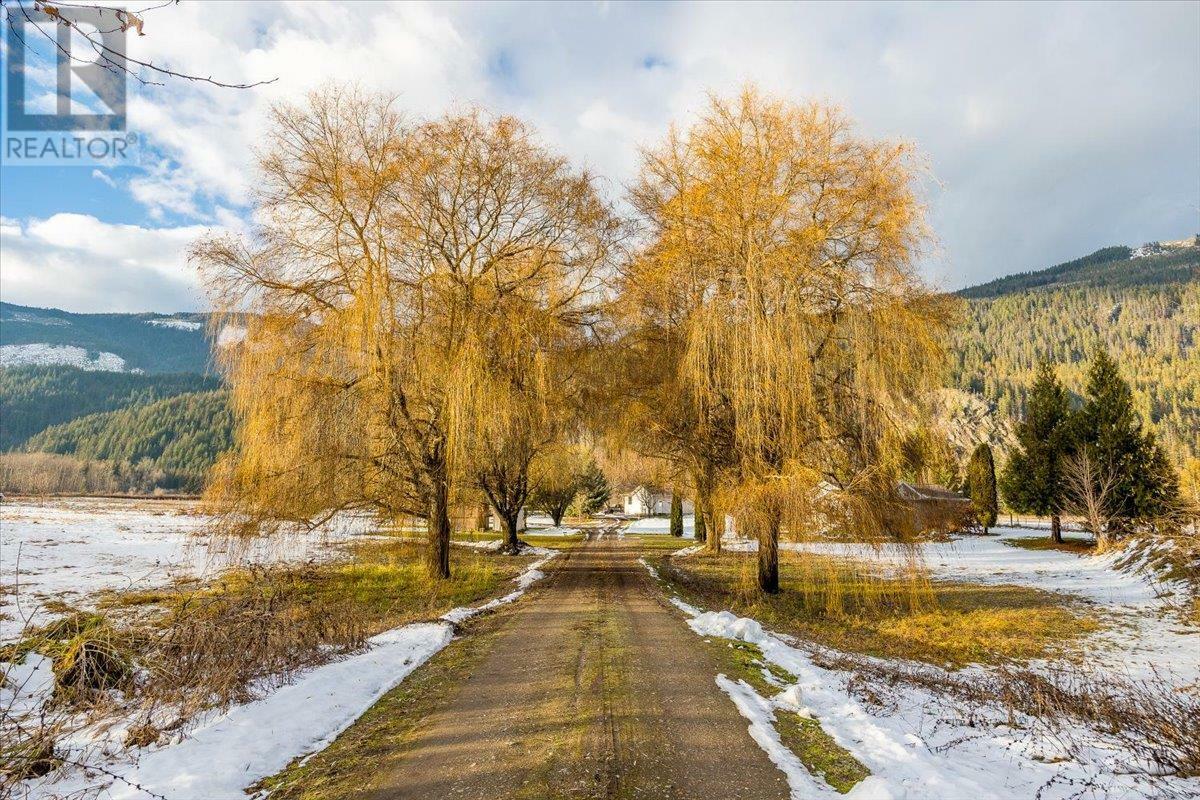 SICAMOUS, British Columbia, V0E 2V4, CA, 2 Bedrooms Bedrooms, ,2 BathroomsBathrooms,Residential,For Sale,1836920