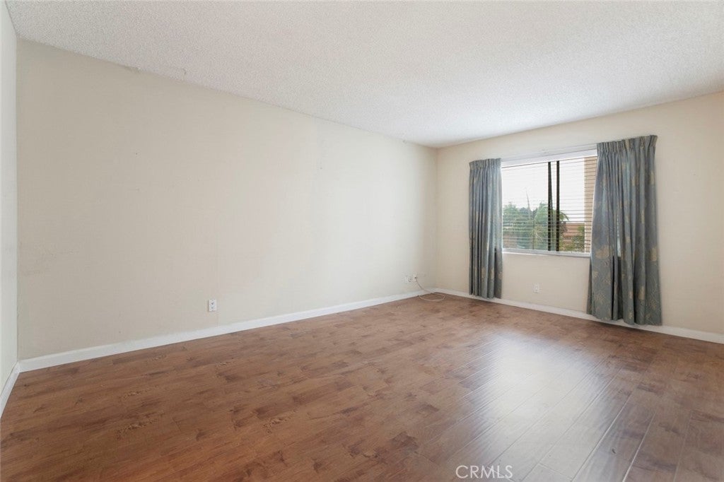 Glendale, California, 91202, United States, 2 Bedrooms Bedrooms, ,1 BathroomBathrooms,Residential,For Sale,1988969