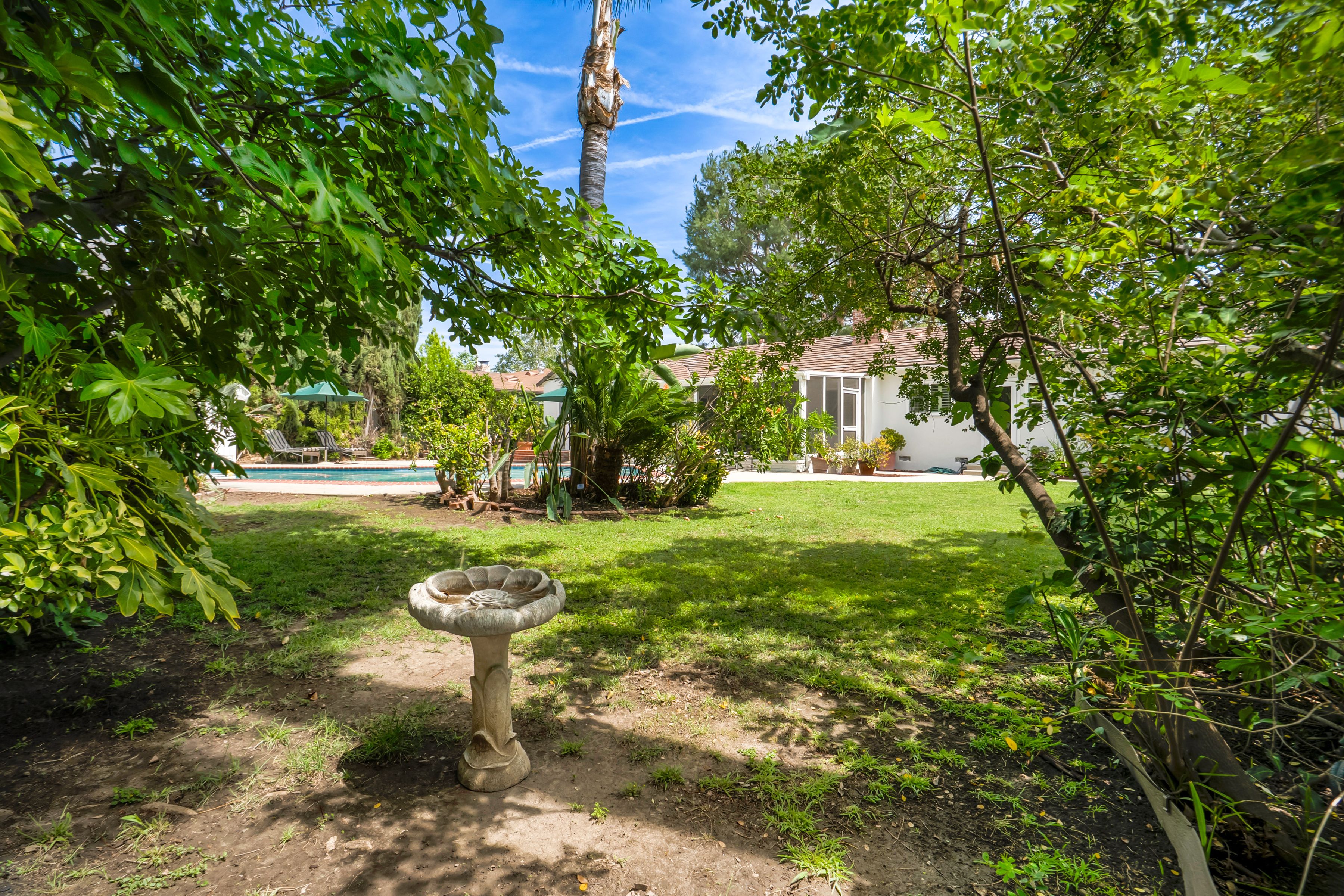  6843 Chisholm Avenue - 物件實景