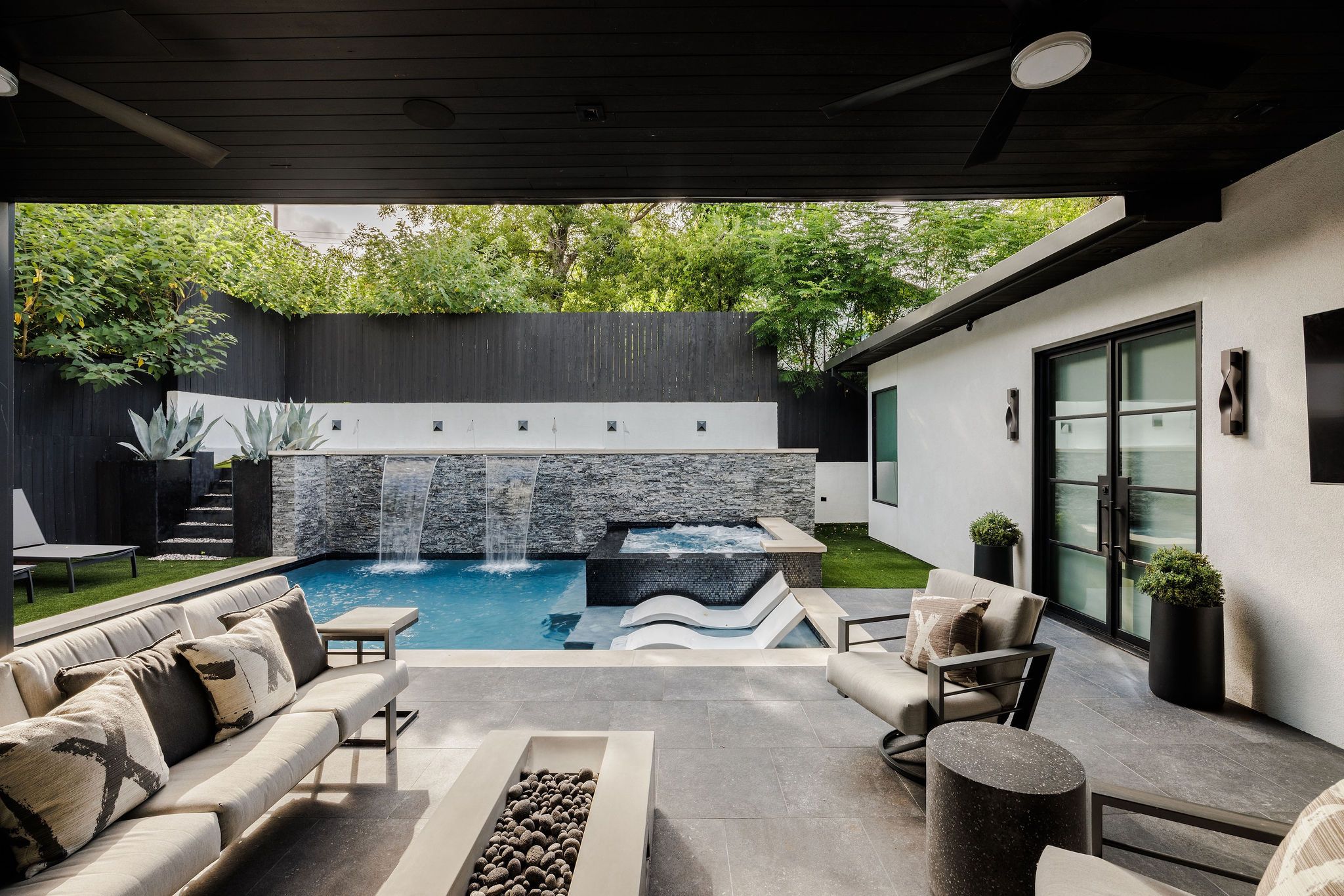  Modern Luxury Meets Timeless Elegance in Austin