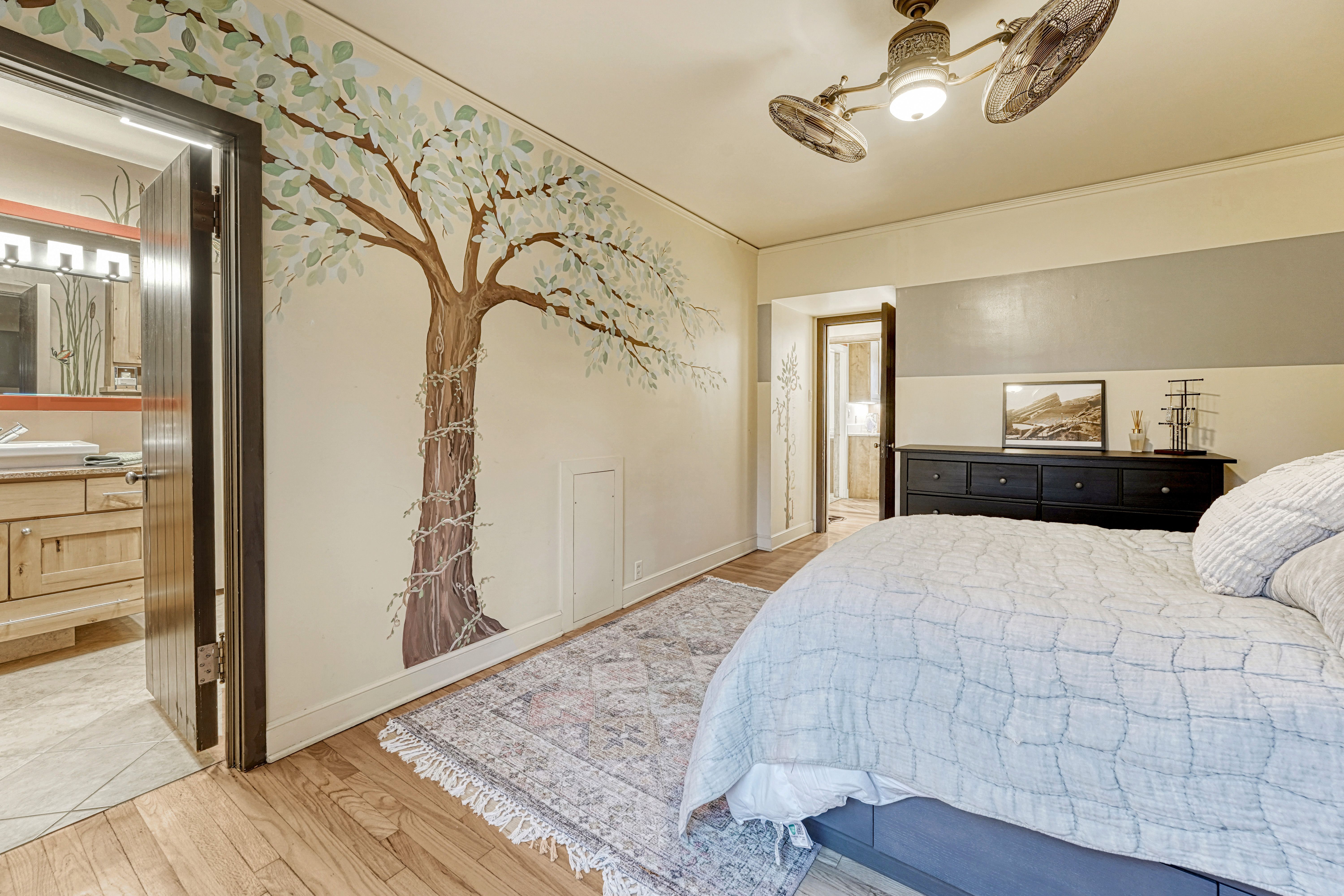  Introducing the Harold Florman House, a Rare and Authentic 1939 Pueblo Revival - 物件實景