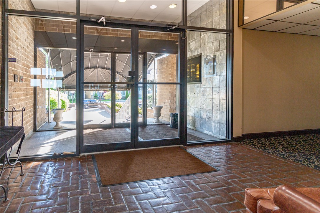 Pittsburgh, Pennsylvania, 15211, United States, 1 Bedroom Bedrooms, ,2 BathroomsBathrooms,Residential,For Sale,1981120