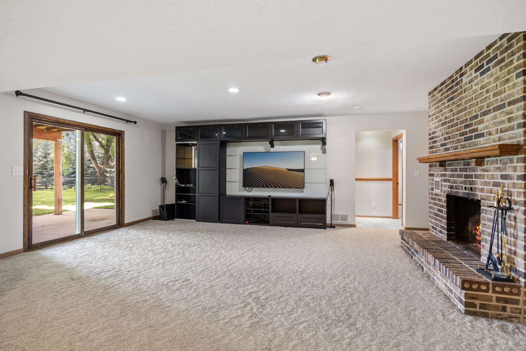 Exceptional Crystal Lake Retreat with Expansive Lakefront Living - 物件實景