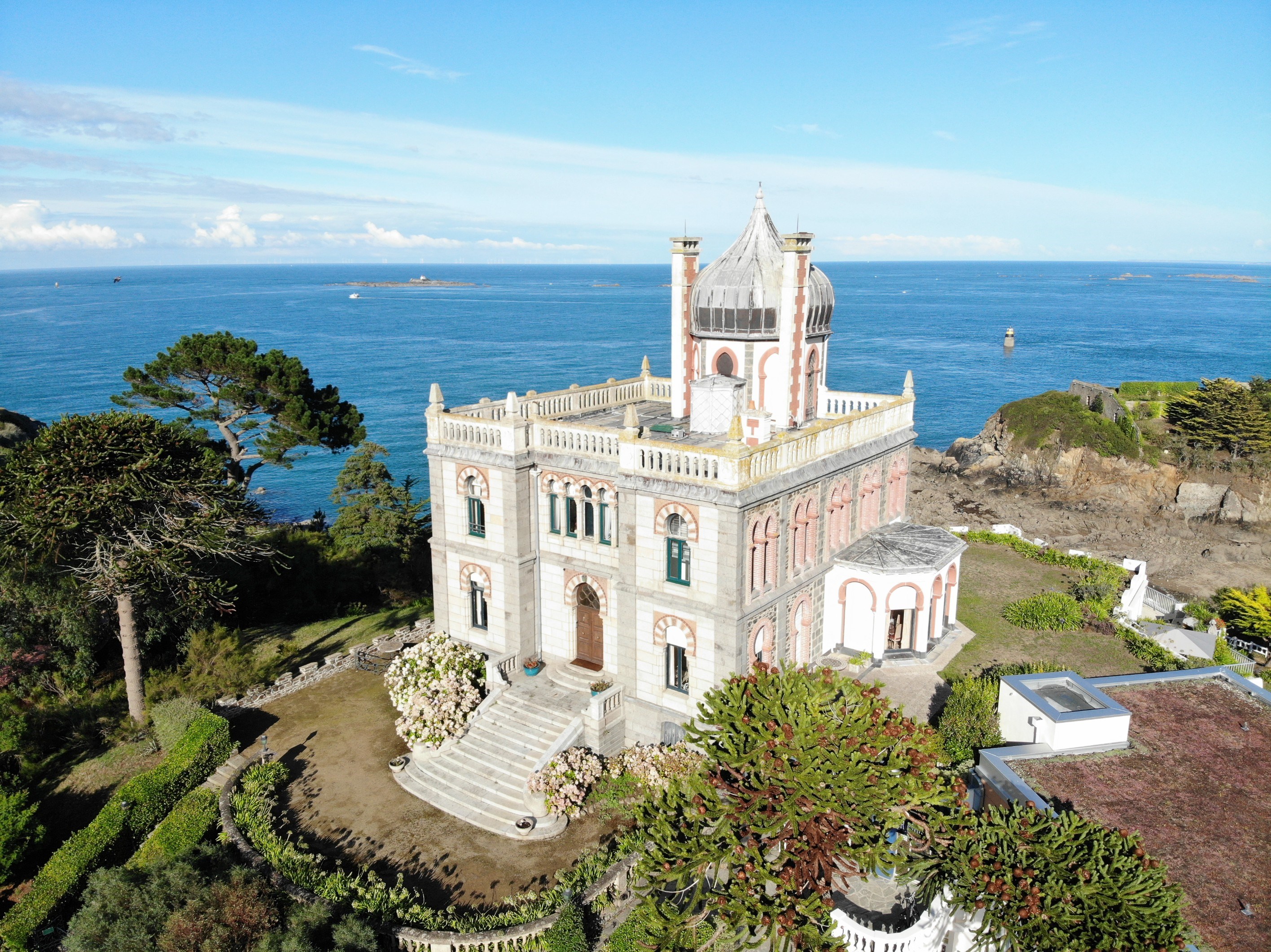  Stunning Villa built in an arabic style overlooking the sea at St Quay Portrieux - 物件實景