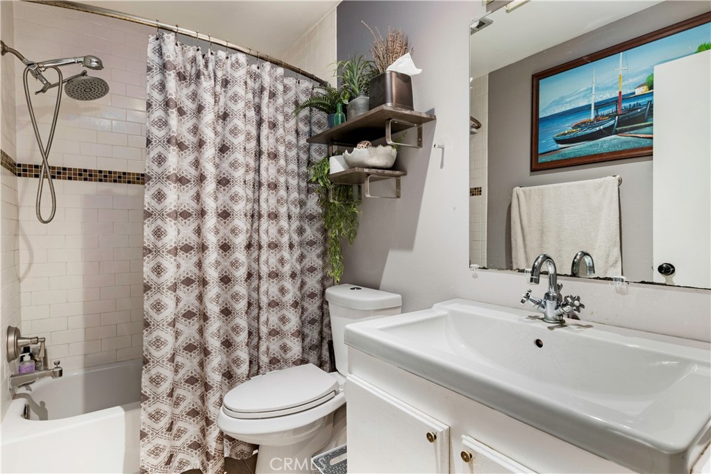 Long Beach, California, 90814, United States, 2 Bedrooms Bedrooms, ,2 BathroomsBathrooms,Residential,For Sale,1919883