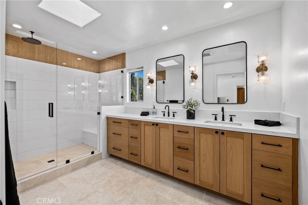La Jolla, California, 92037, United States, 6 Bedrooms Bedrooms, ,3 BathroomsBathrooms,Residential,For Sale,1901243