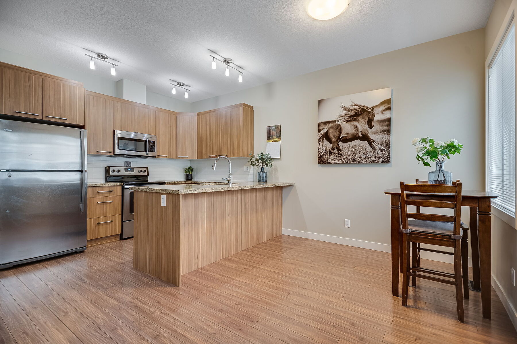  Chestermere, Rocky View - 物件實景