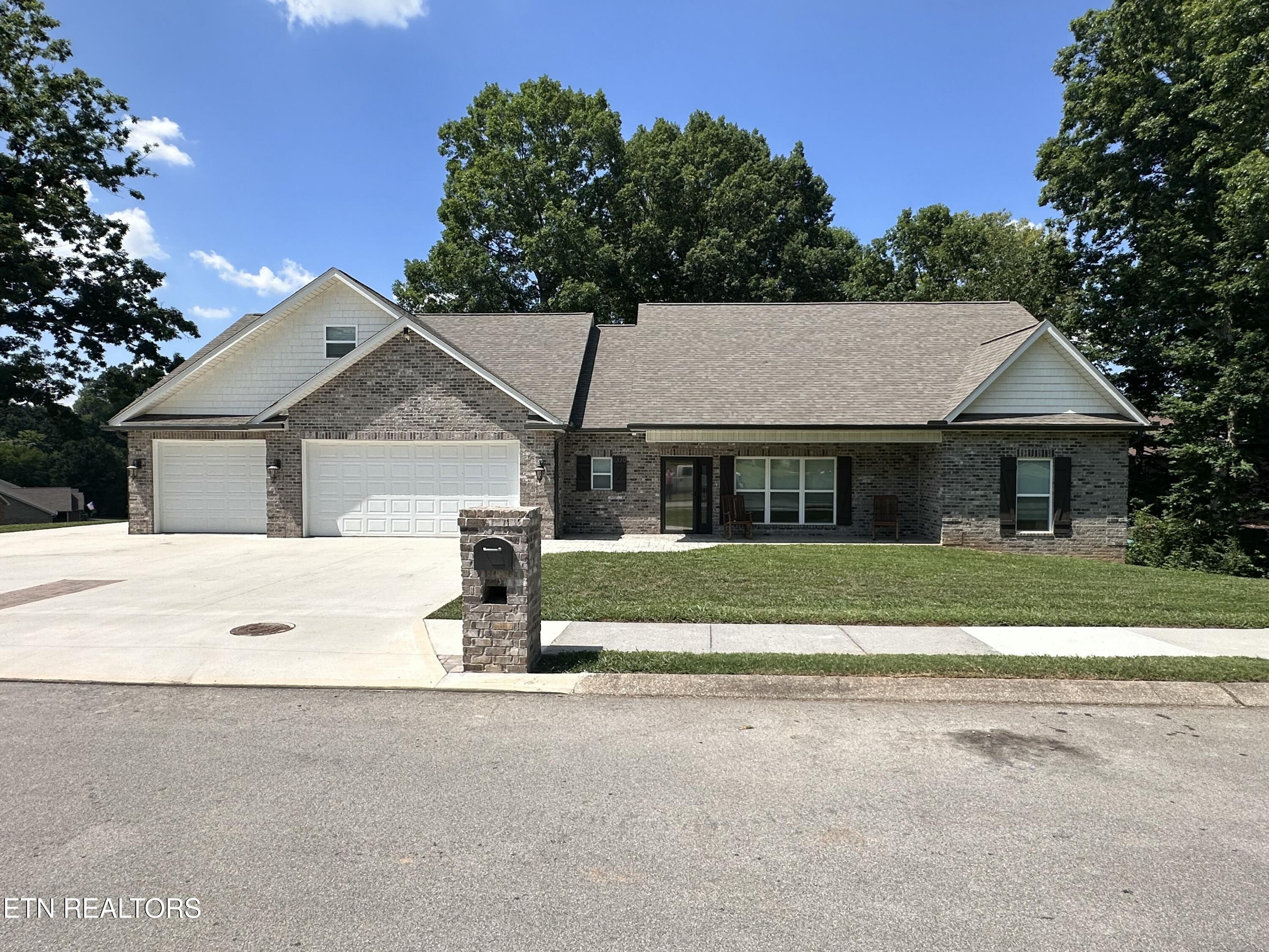 Maryville, Tennessee, 37804, United States, 5 Bedrooms Bedrooms, ,3 BathroomsBathrooms,Residential,For Sale,1927835