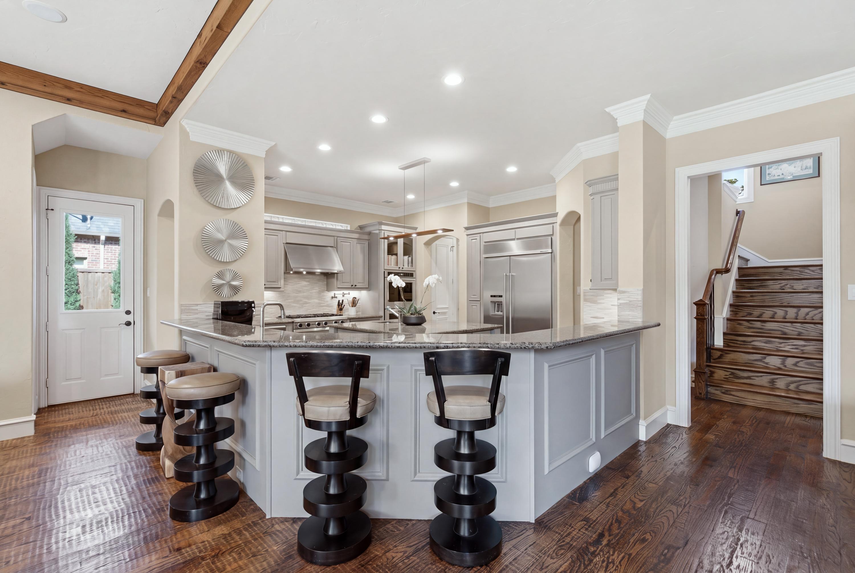  Preston Hollow Home with Pool, Primary Suite Down, 3-Car Garage & Solar - 物件實景