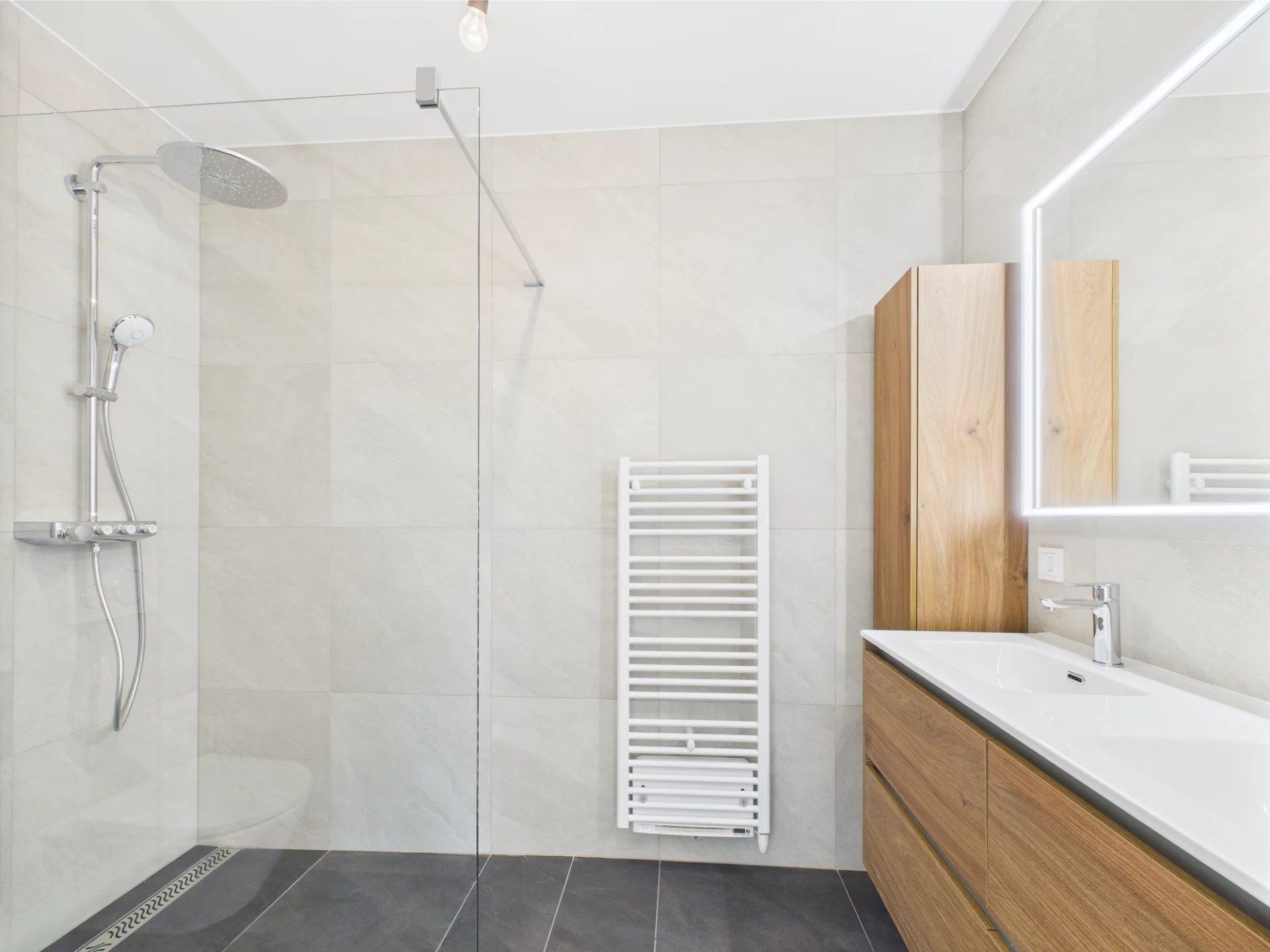 Strassen, Canton de Luxembourg, LU, 2 Bedrooms Bedrooms, ,3 BathroomsBathrooms,Residential,For Sale,1999039