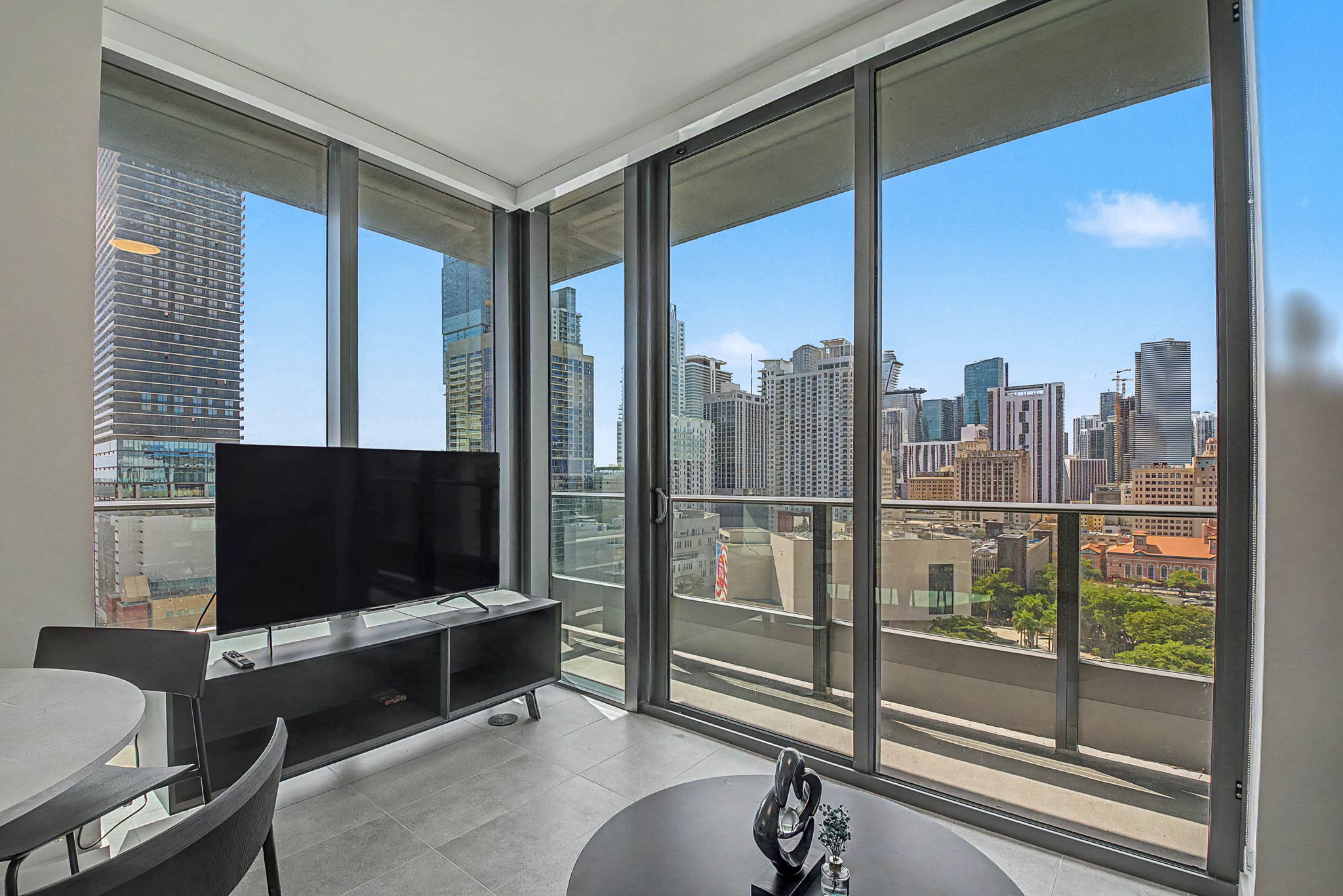  121 NE 25th St, Miami, FL, 33132 - 物件實景