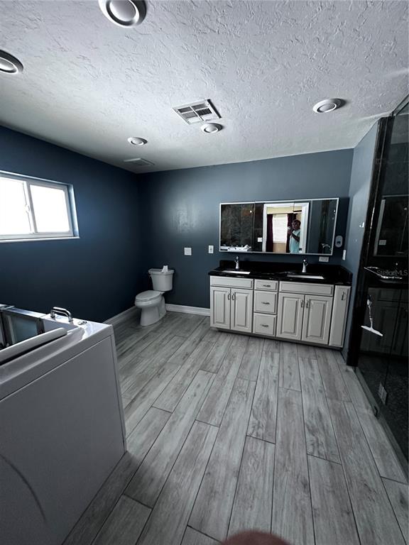 Sarasota, Florida, 34235, United States, 4 Bedrooms Bedrooms, ,3 BathroomsBathrooms,Residential,For Sale,1883388