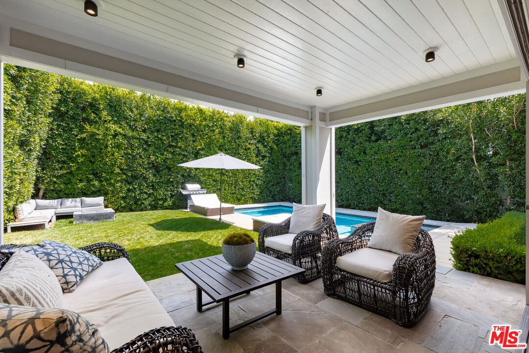 Los Angeles, California, 90046, United States, 5 Bedrooms Bedrooms, ,5 BathroomsBathrooms,Residential,For Sale,1932208
