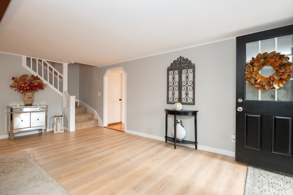 Middleton, Massachusetts, 01949, United States, 3 Bedrooms Bedrooms, ,1 BathroomBathrooms,Residential,For Sale,1982114