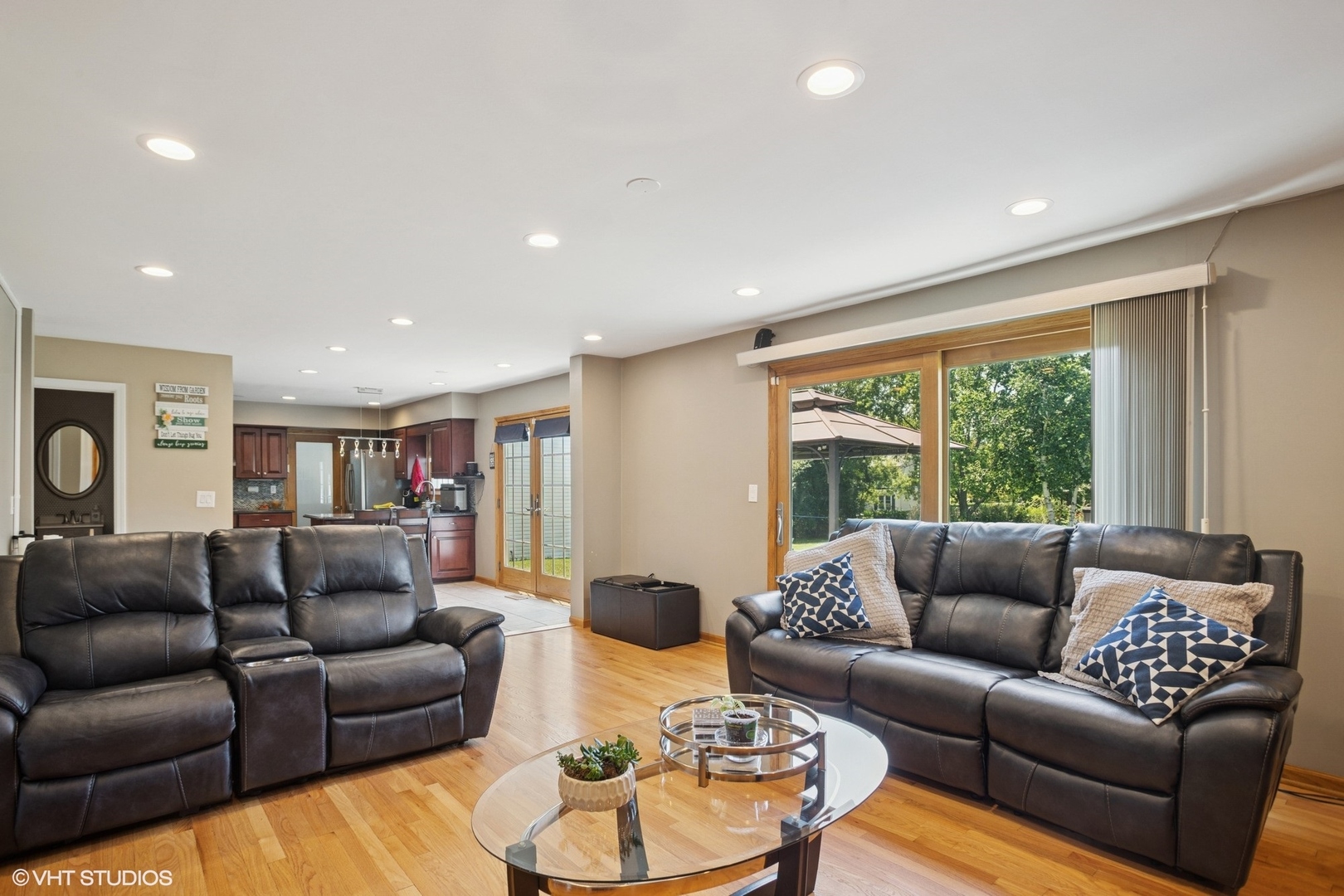 Barrington, Illinois, 60010, United States, 4 Bedrooms Bedrooms, ,3 BathroomsBathrooms,Residential,For Sale,1989548