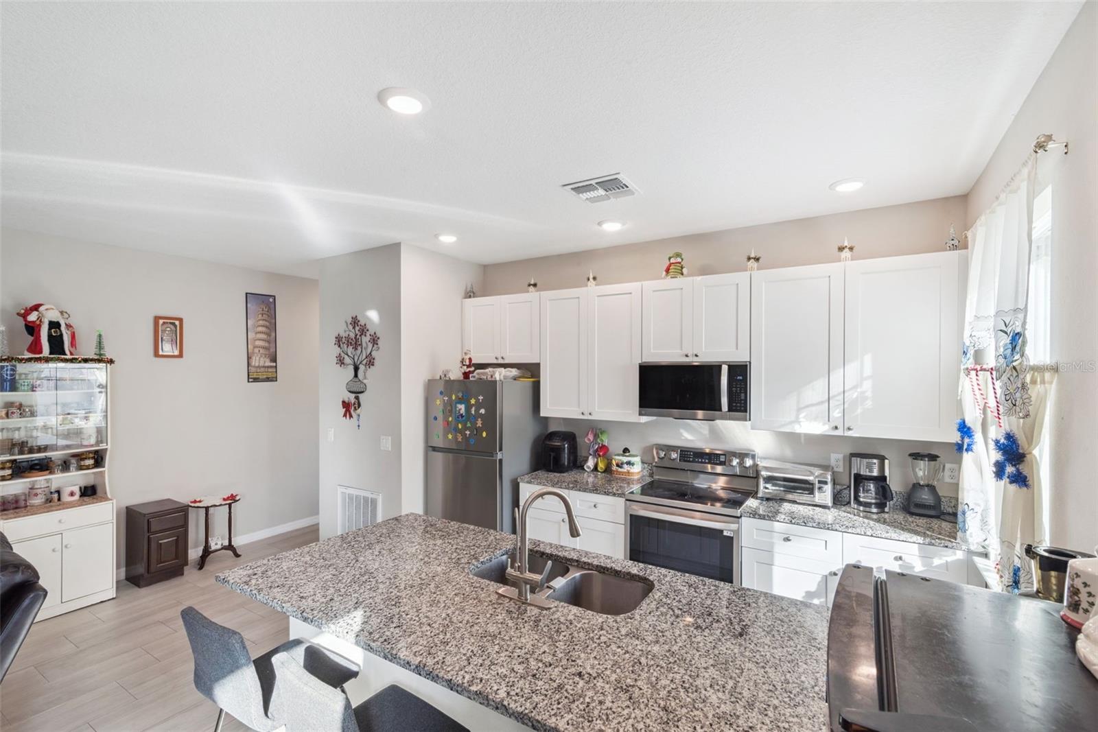 EUSTIS, Florida, 32726, United States, 6 Bedrooms Bedrooms, ,Residential,For Sale,2005455