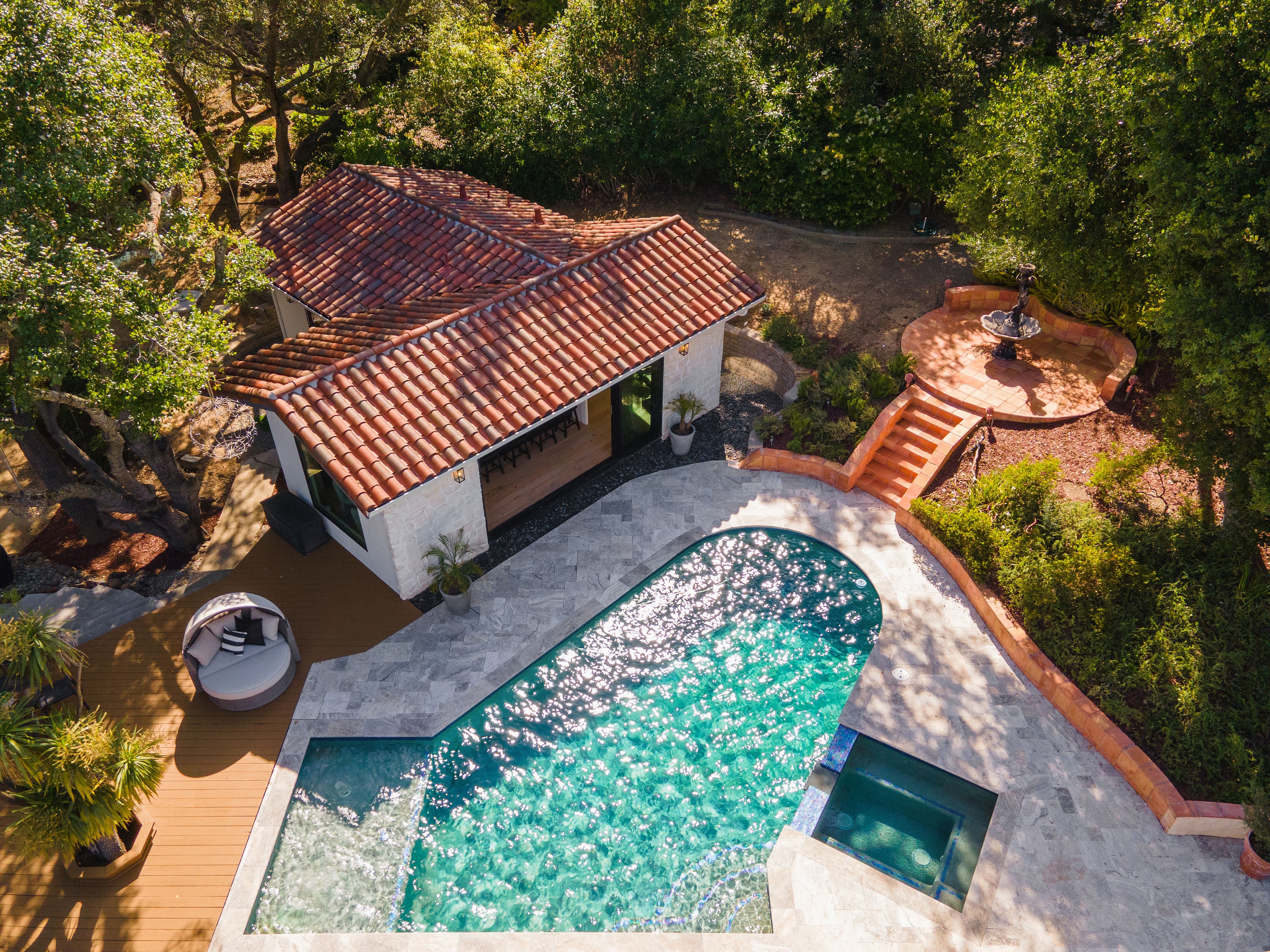  Private Gated Sanctuary With Expansive Outdoor Living - 物件實景