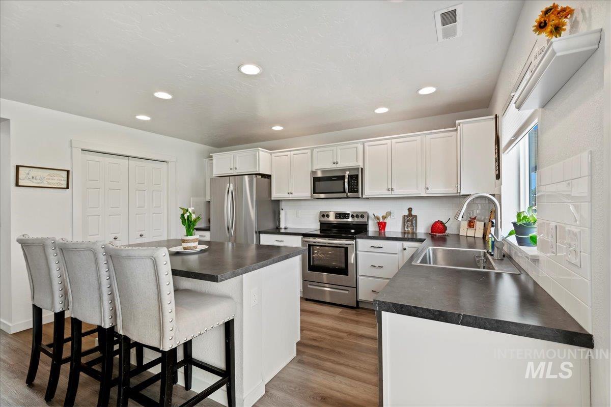 Meridian, Idaho, 83646, United States, 4 Bedrooms Bedrooms, ,3 BathroomsBathrooms,Residential,For Sale,1906214