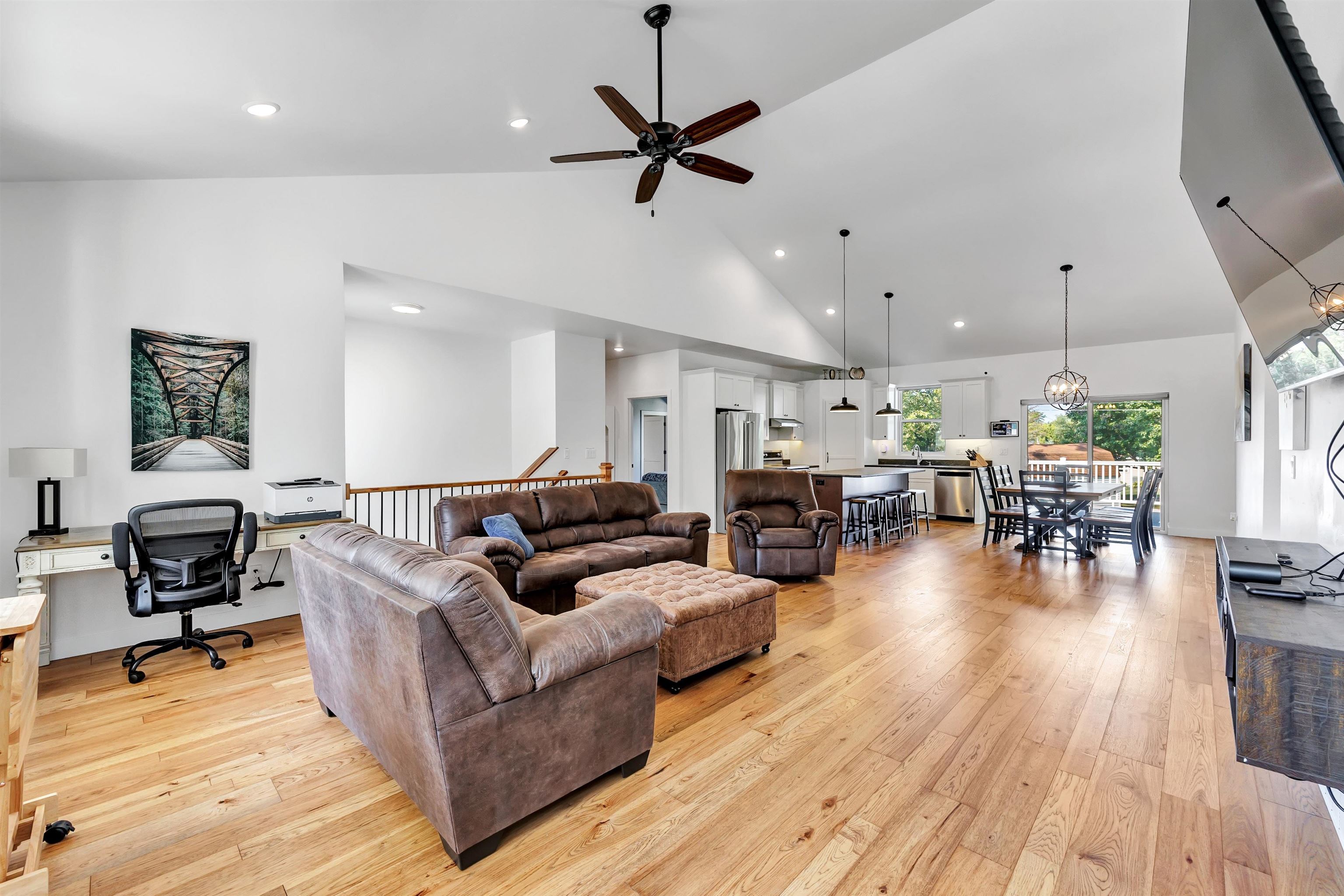 DE PERE, Wisconsin, 54115, United States, 4 Bedrooms Bedrooms, ,4 BathroomsBathrooms,Residential,For Sale,1948922