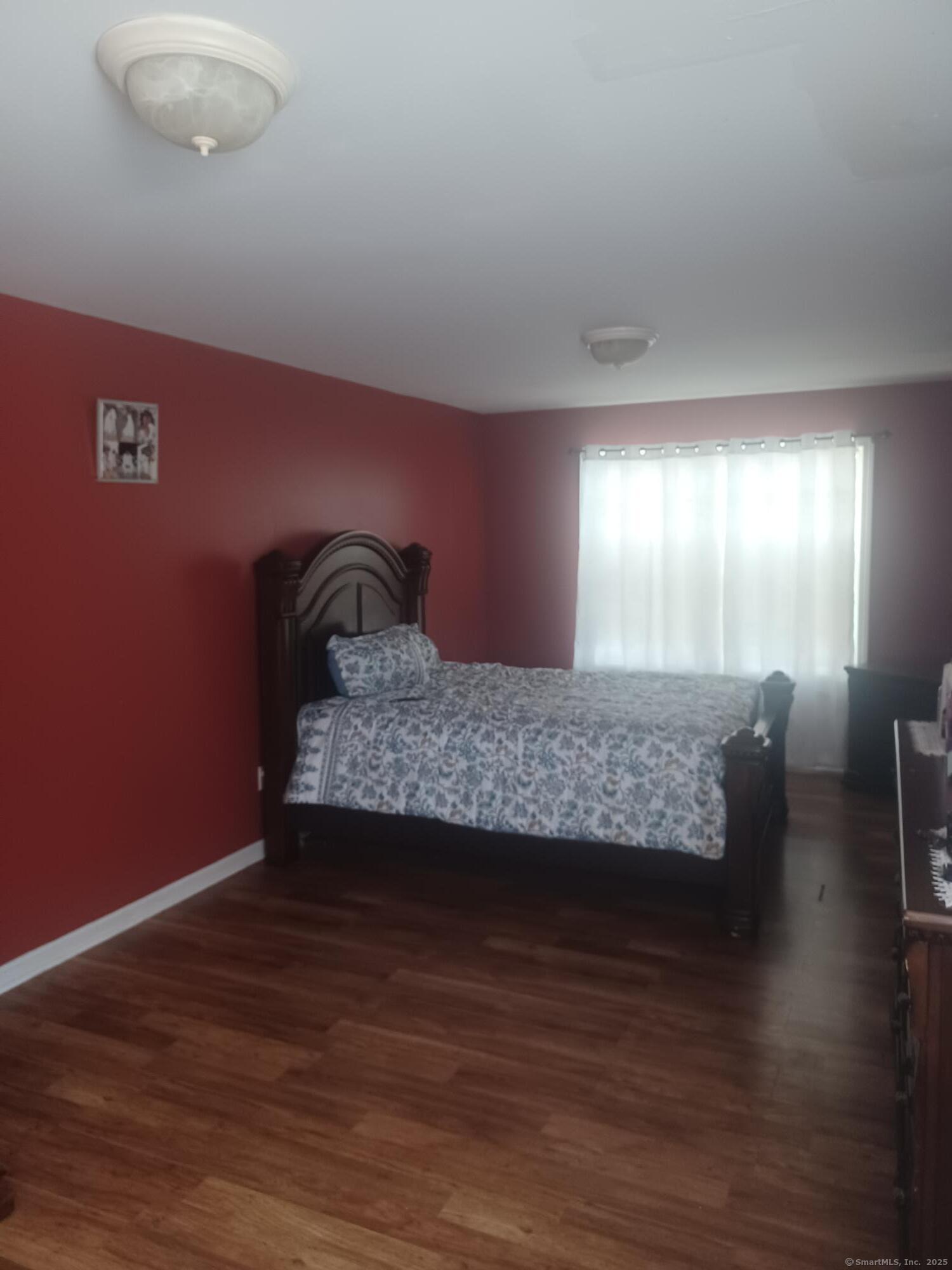 Stratford, Connecticut, 06614, United States, 3 Bedrooms Bedrooms, ,2 BathroomsBathrooms,Residential,For Sale,1926191