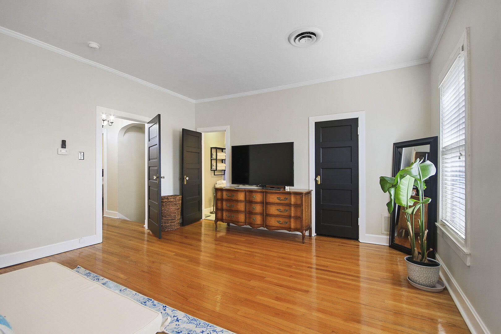 MOBERLY, Missouri, 65270, United States, 5 Bedrooms Bedrooms, ,5 BathroomsBathrooms,Residential,For Sale,2009284