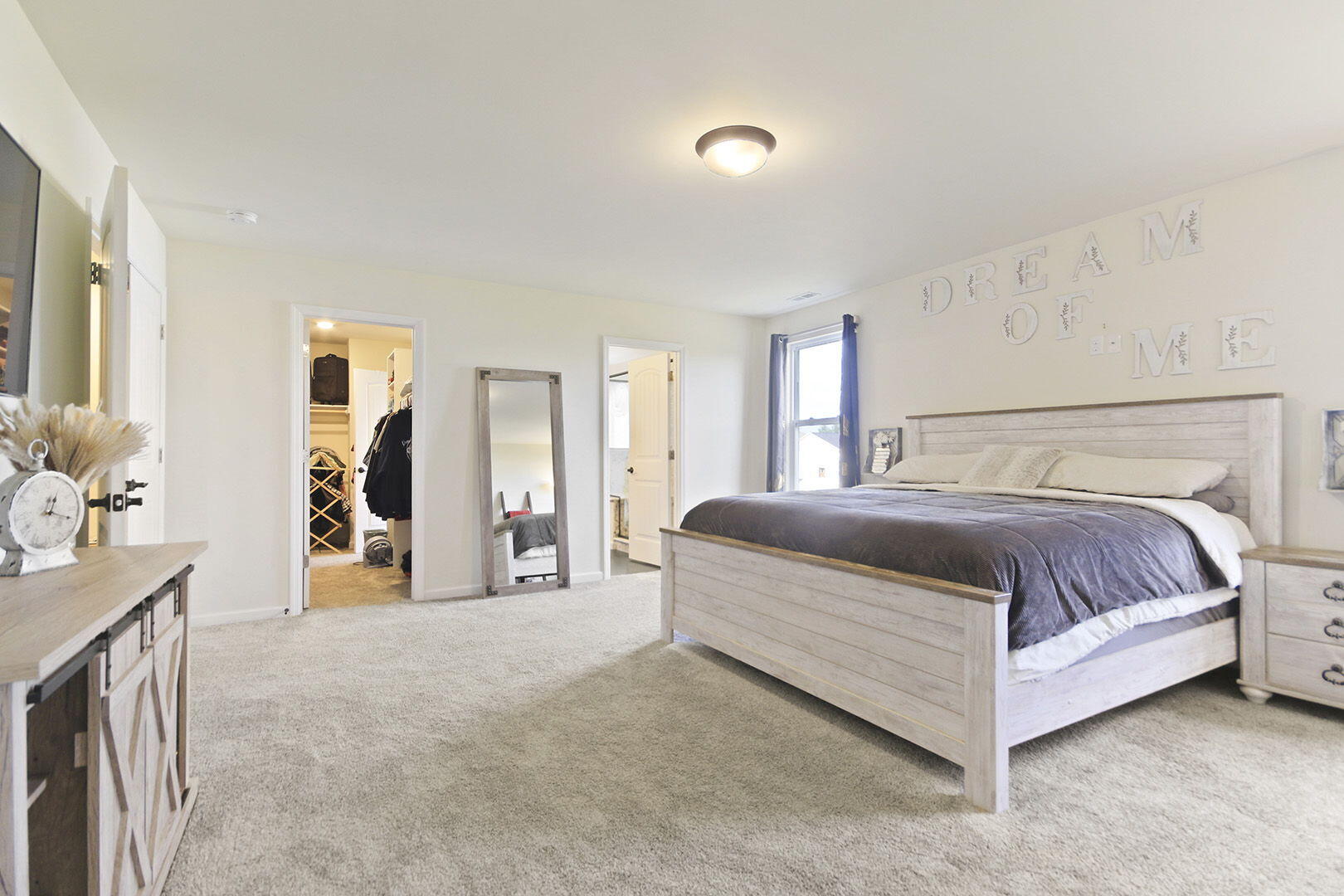 ASHLAND, Missouri, 65010, United States, 4 Bedrooms Bedrooms, ,3 BathroomsBathrooms,Residential,For Sale,1981891