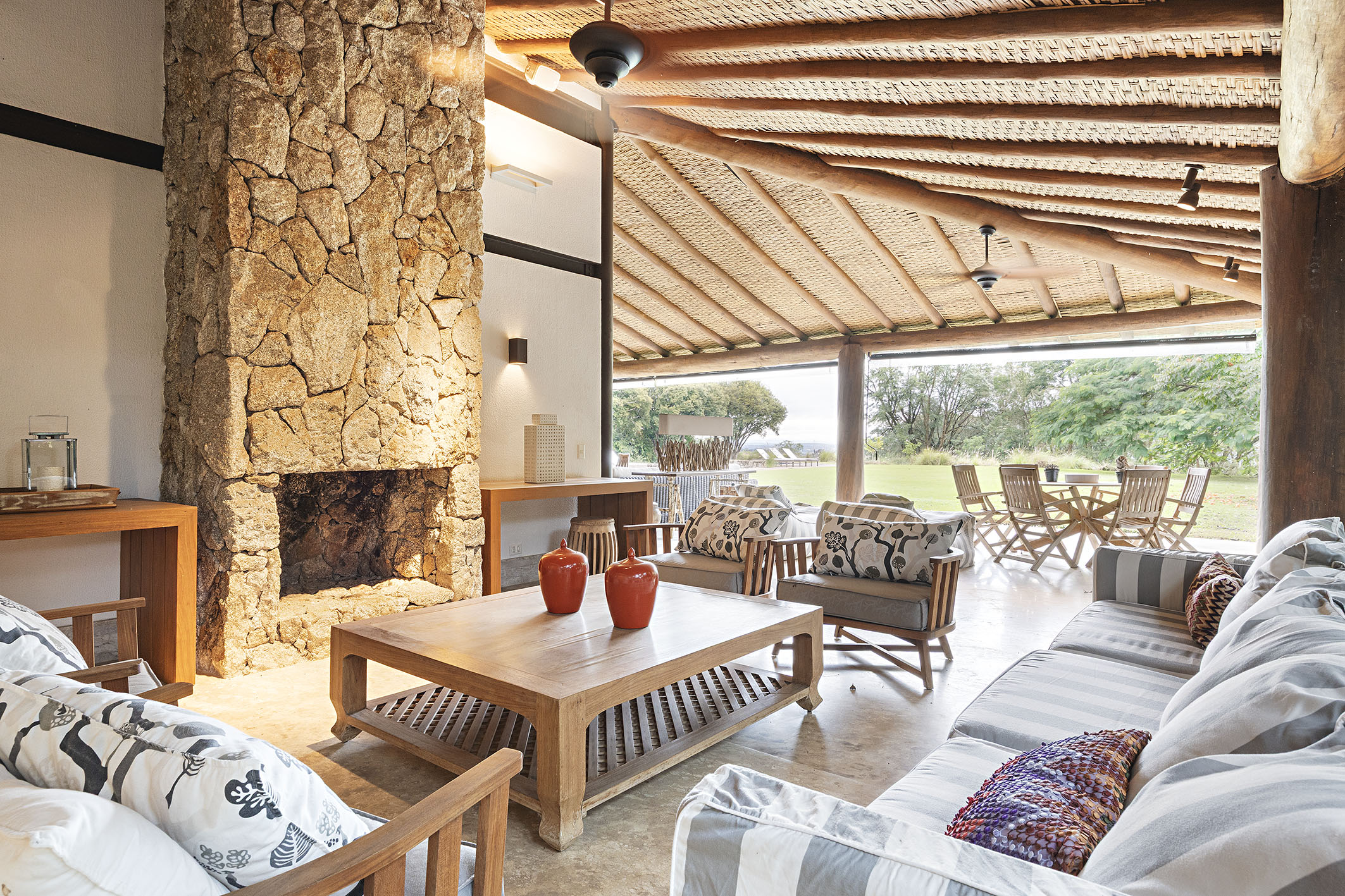  Farmhouse-Style Residence with Permanent Views of the Golf Course - 物件實景