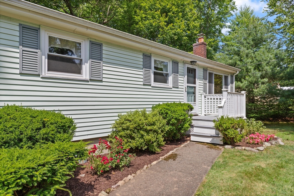 Easton, Massachusetts, 02356, United States, 3 Bedrooms Bedrooms, ,1 BathroomBathrooms,Residential,For Sale,1895599