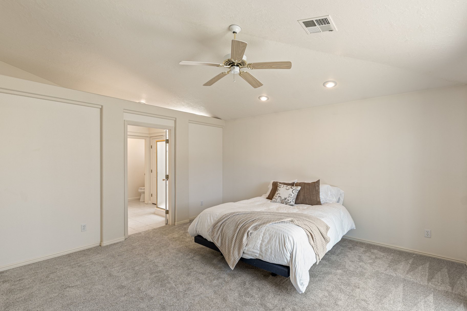  Low-Maintenance Living in a Prime Green Springs Location - 物件實景