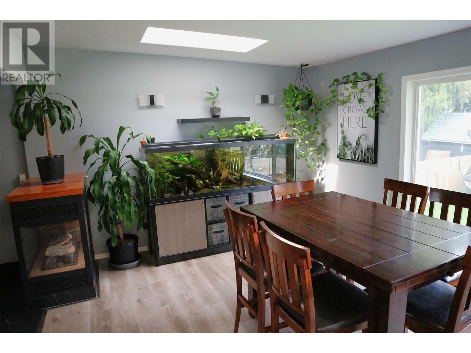 SICAMOUS, British Columbia, V0E 2V1, CA, 5 Bedrooms Bedrooms, ,2 BathroomsBathrooms,Residential,For Sale,1838674