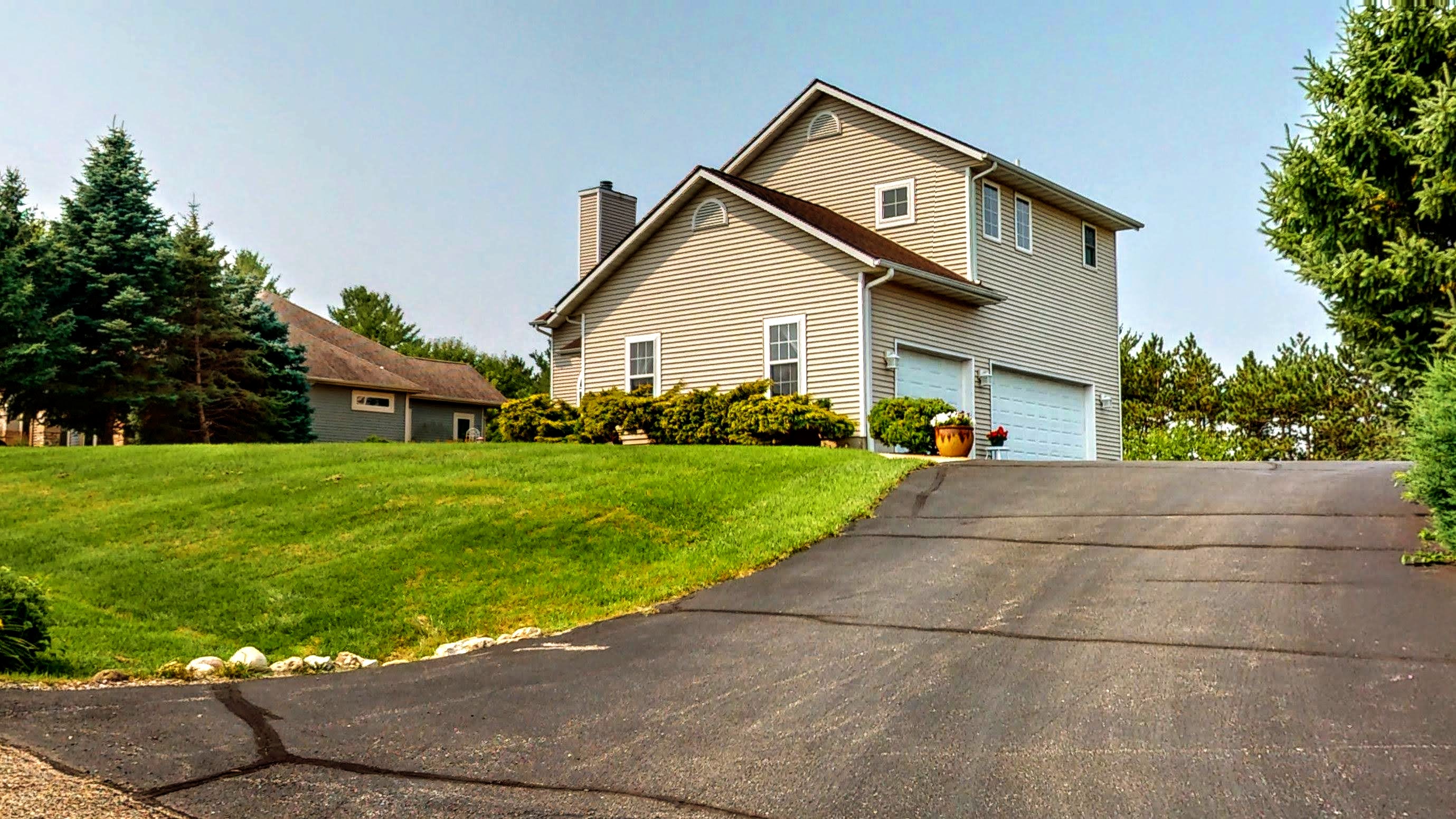 Koshkonong, Wisconsin, 53538, United States, 4 Bedrooms Bedrooms, ,4 BathroomsBathrooms,Residential,For Sale,1982148