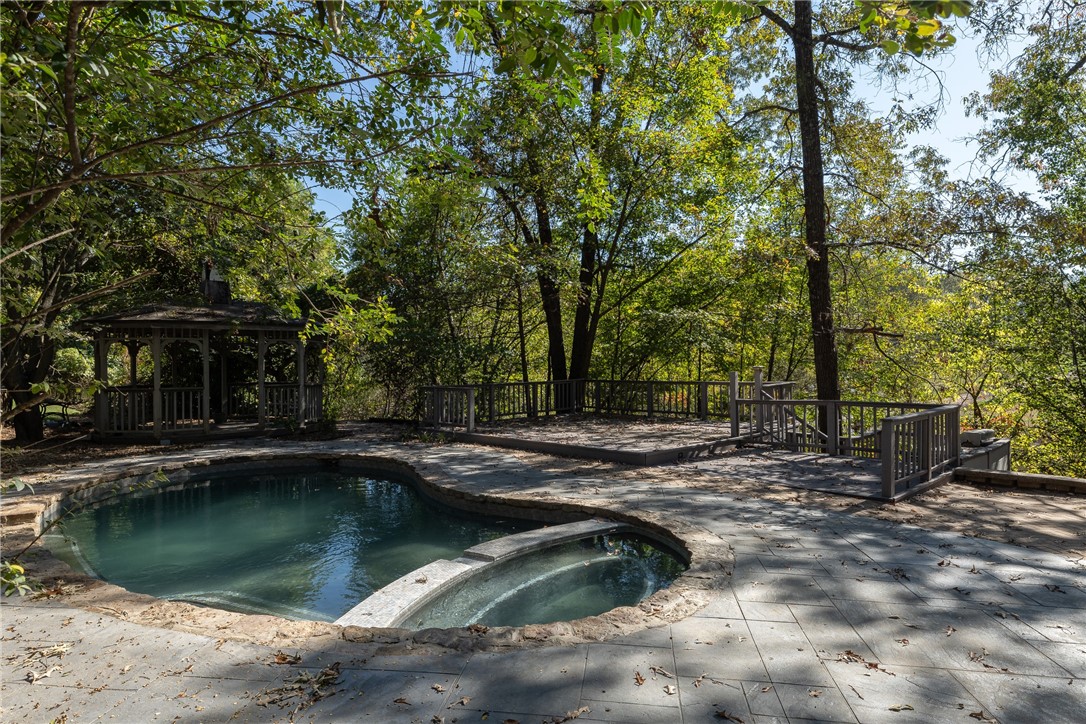 Fayetteville, Arkansas, 72703, United States, 3 Bedrooms Bedrooms, ,3 BathroomsBathrooms,Residential,For Sale,1989133