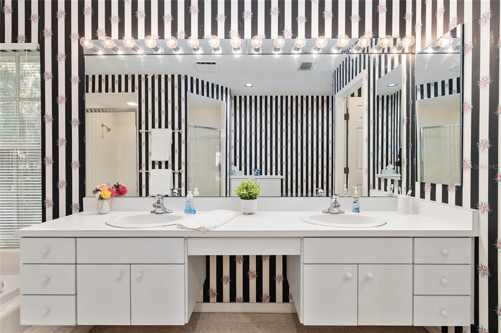 Gainesville, Florida, 32606, United States, 4 Bedrooms Bedrooms, ,3 BathroomsBathrooms,Residential,For Sale,1989601