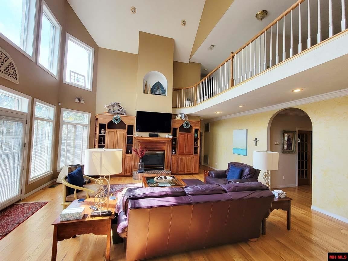 Mountain Home, Arkansas, 72653, United States, 4 Bedrooms Bedrooms, ,5 BathroomsBathrooms,Residential,For Sale,1981288