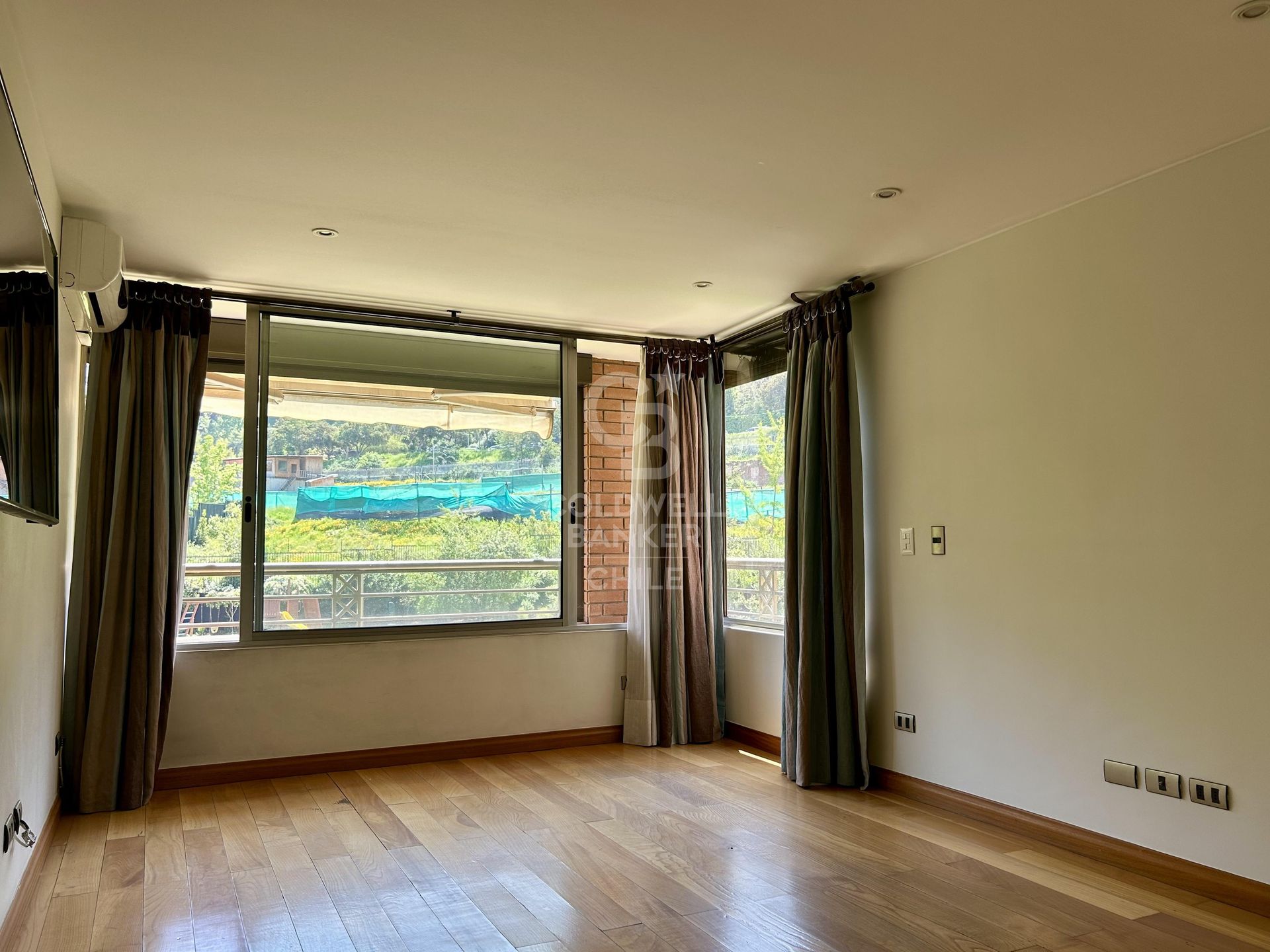 Vitacura, Chile, 5 Bedrooms Bedrooms, ,4 BathroomsBathrooms,Residential,For Sale,1966854