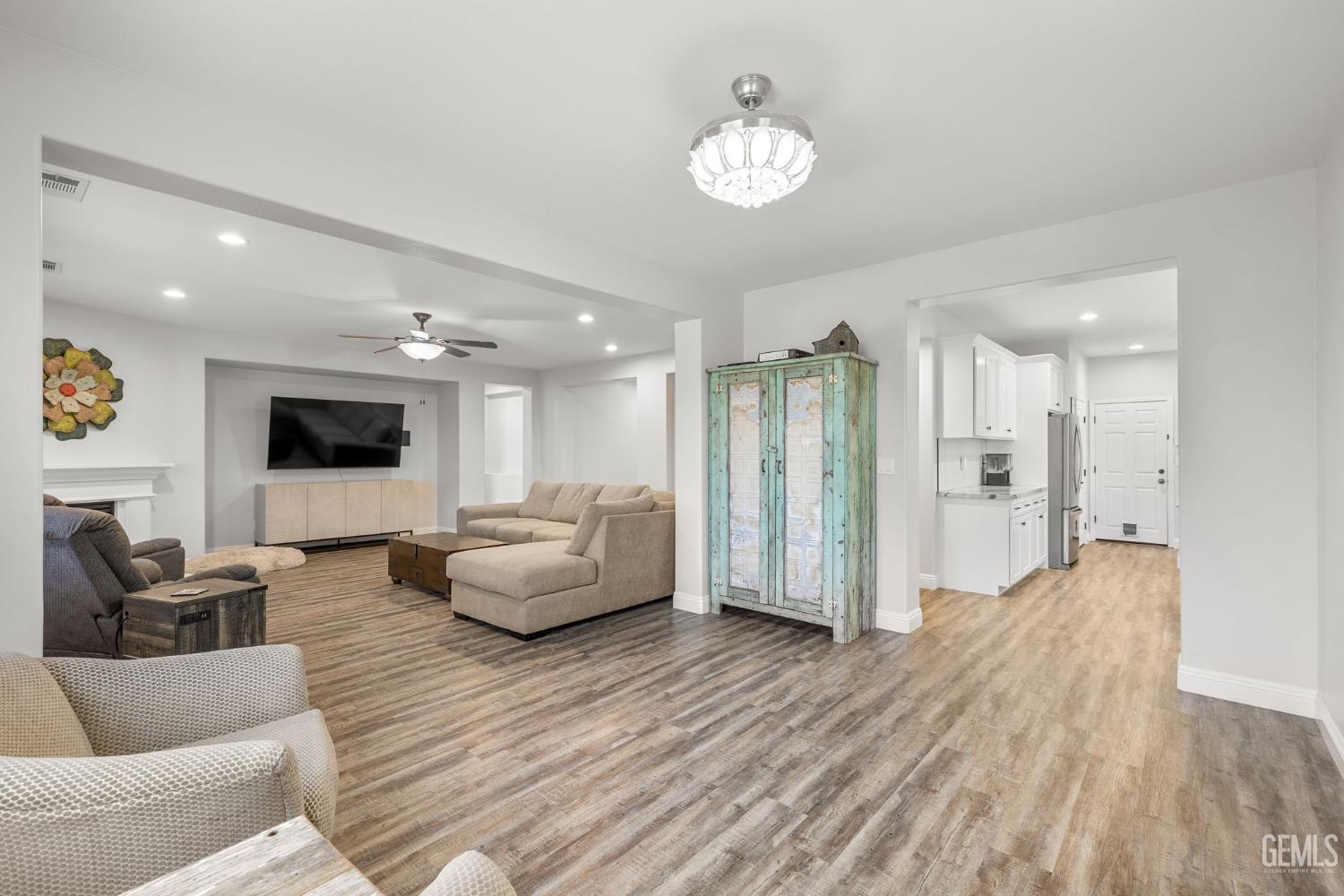 Bakersfield, California, 93312, United States, 3 Bedrooms Bedrooms, ,2 BathroomsBathrooms,Residential,For Sale,1989296