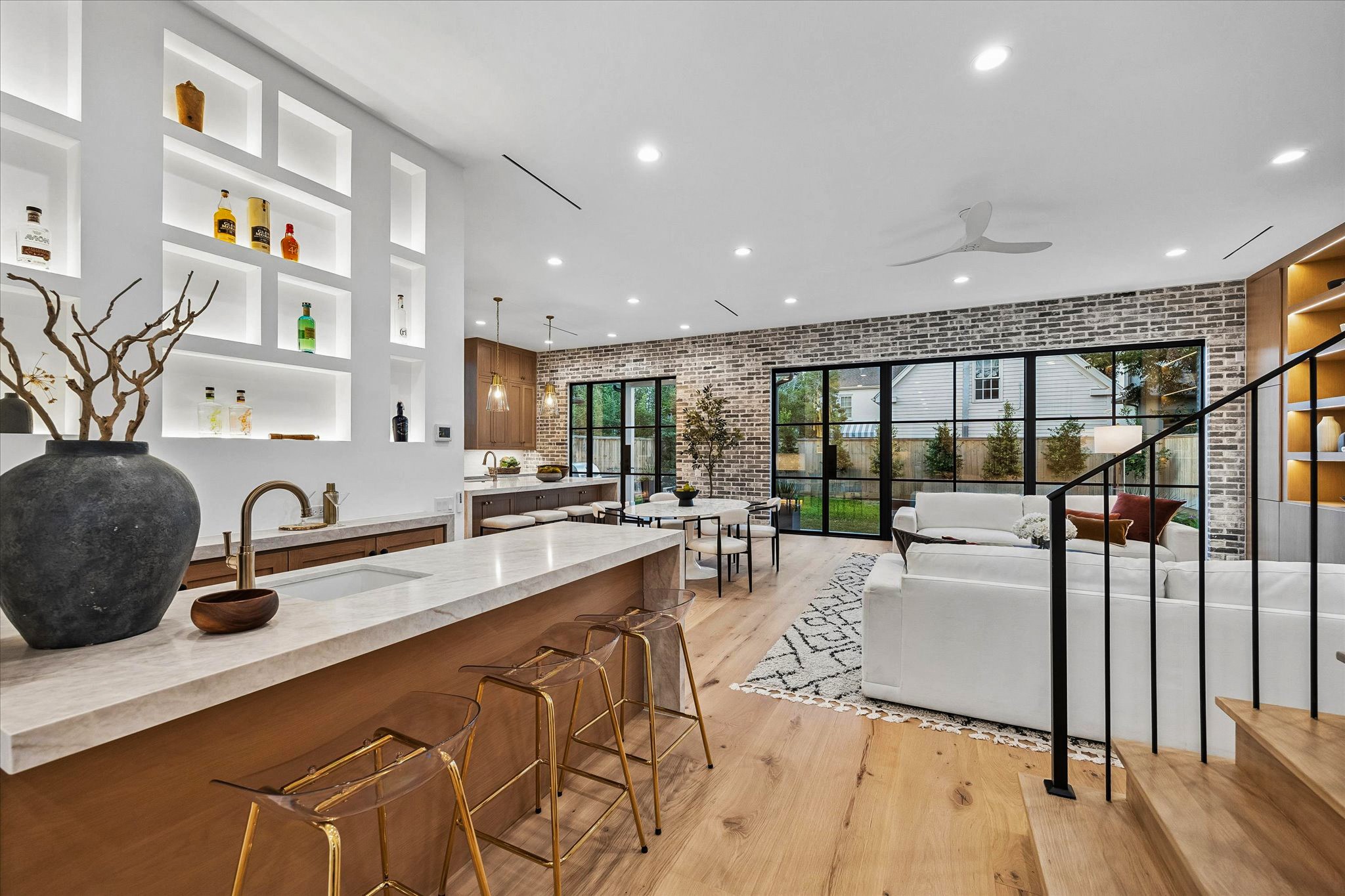  4230 Riley Street - 物件實景