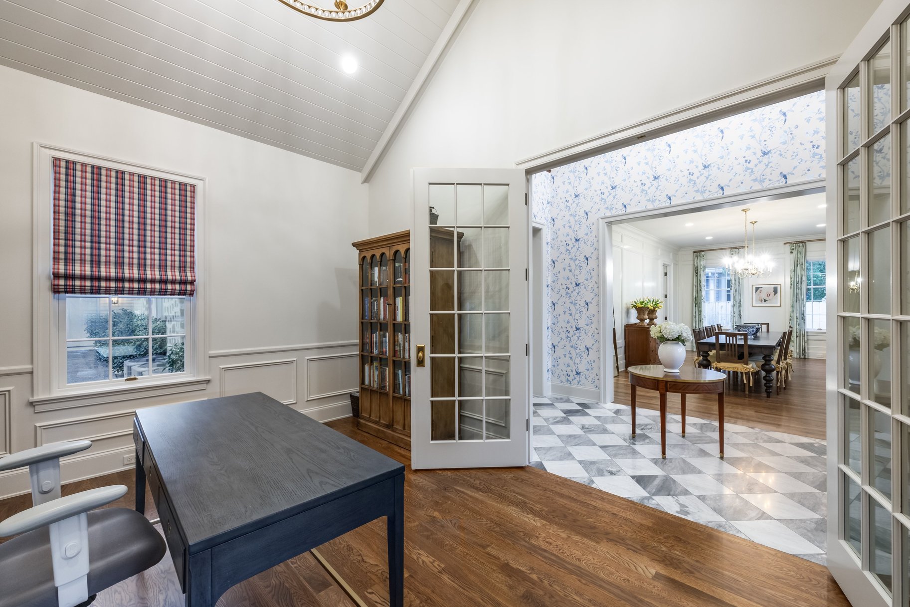  Timeless Colonial Charm Meets Refined Modern Luxury In This Storybook Retreat - 物件實景